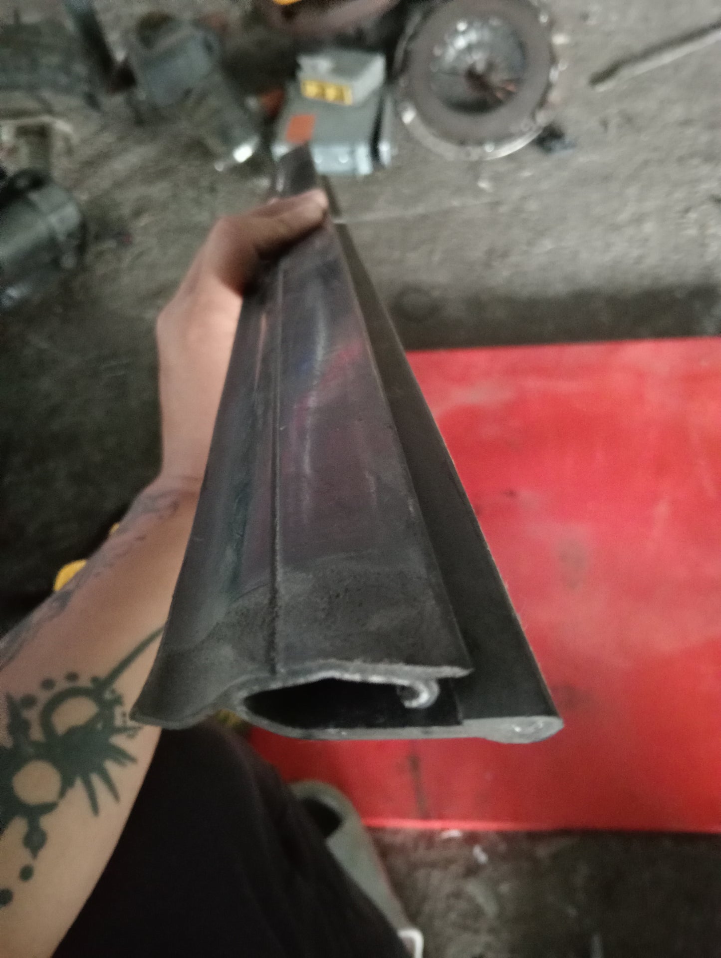 Ford Explorer | Eddie Bauer | 2005 | Front Driver Side Window Strip