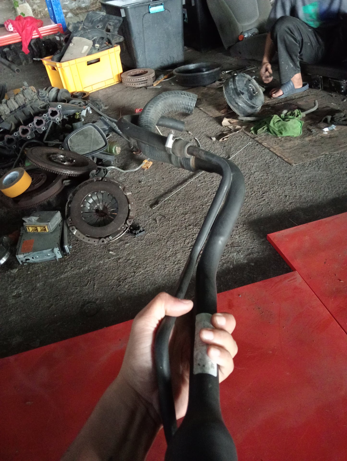 Ford Explorer | Eddie Bauer | 2005 | Fuel Filler Pipe
