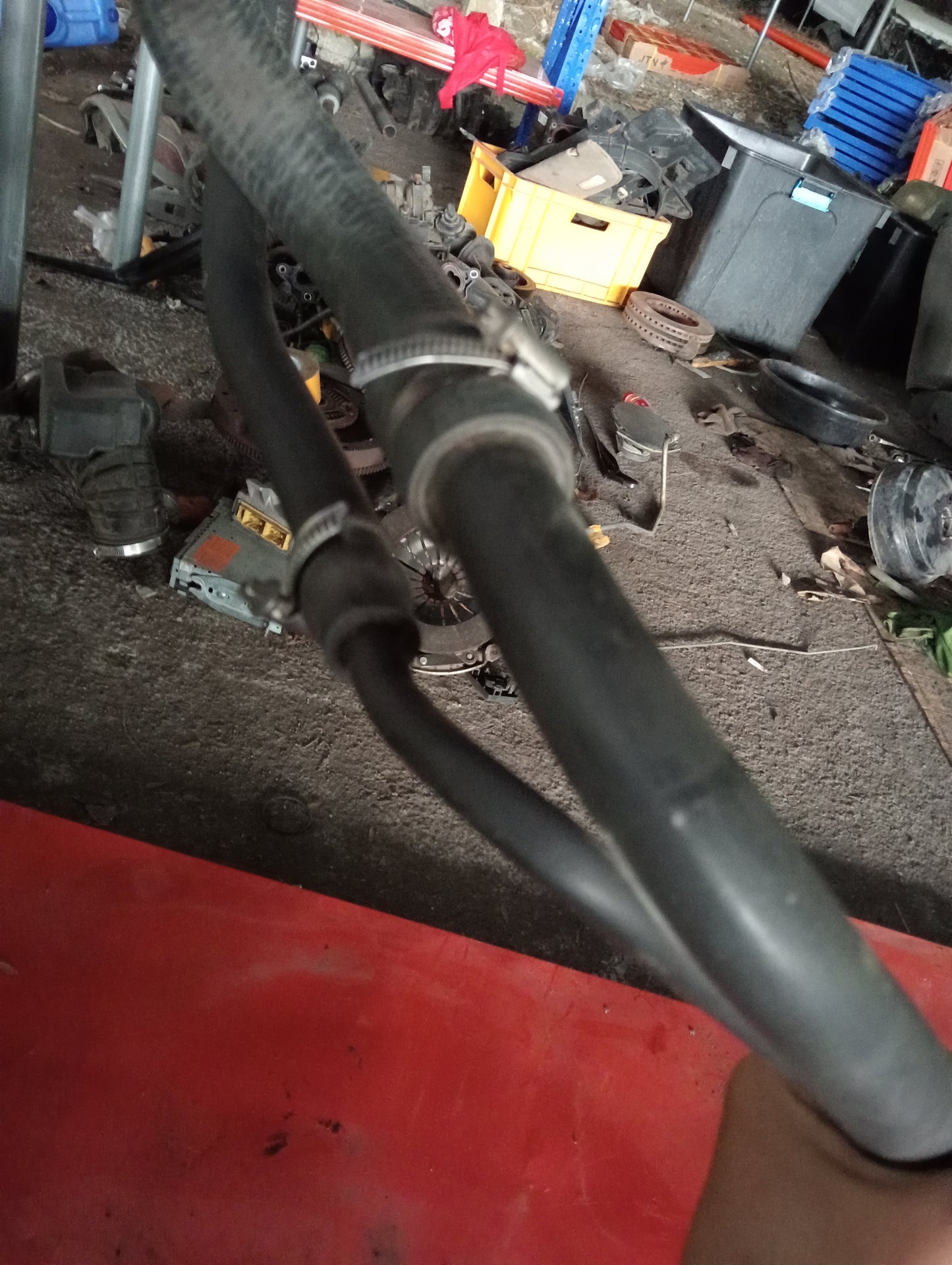 Ford Explorer | Eddie Bauer | 2005 | Fuel Filler Pipe
