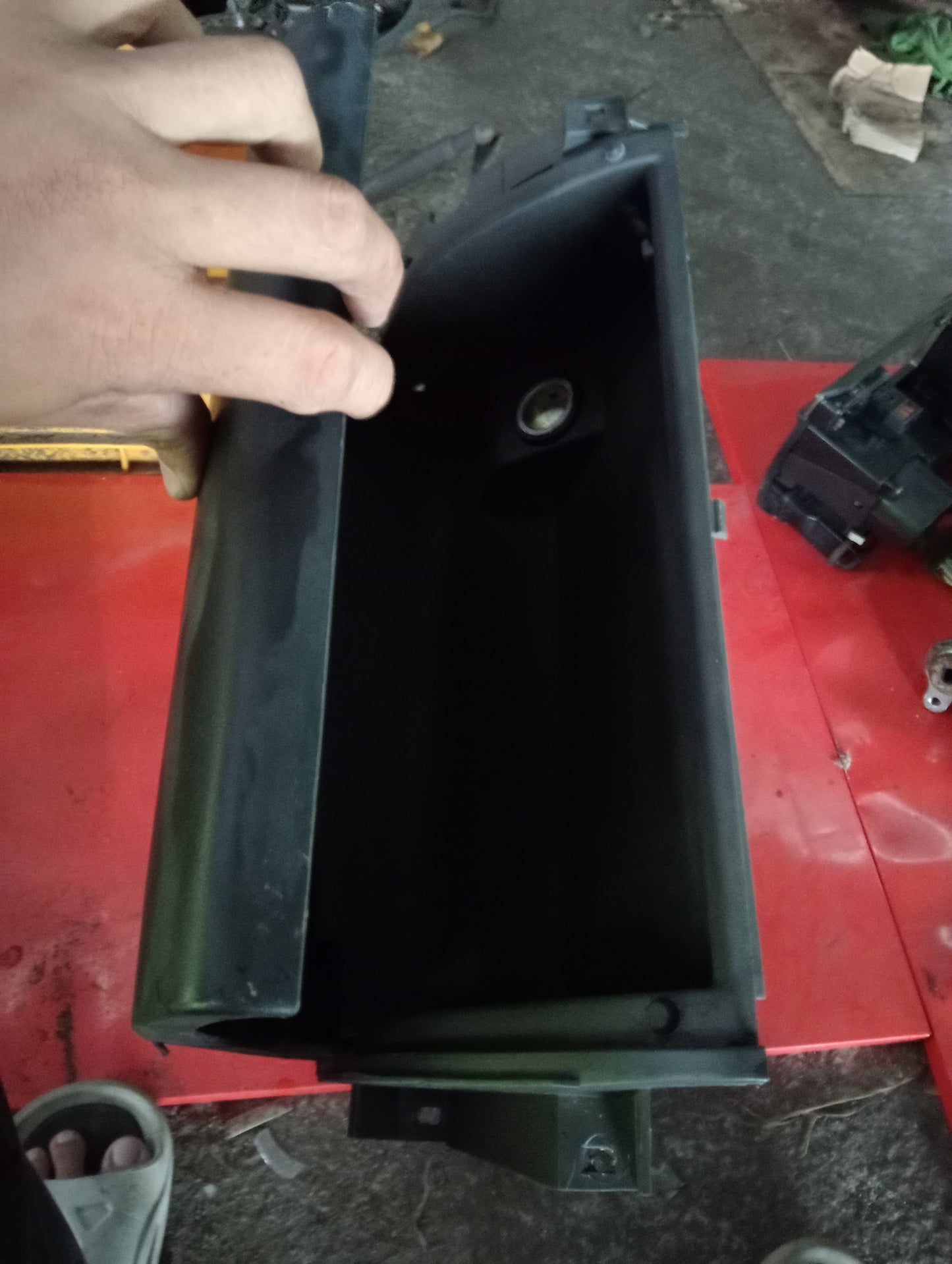 Nissan | X-Trail | Glove Box