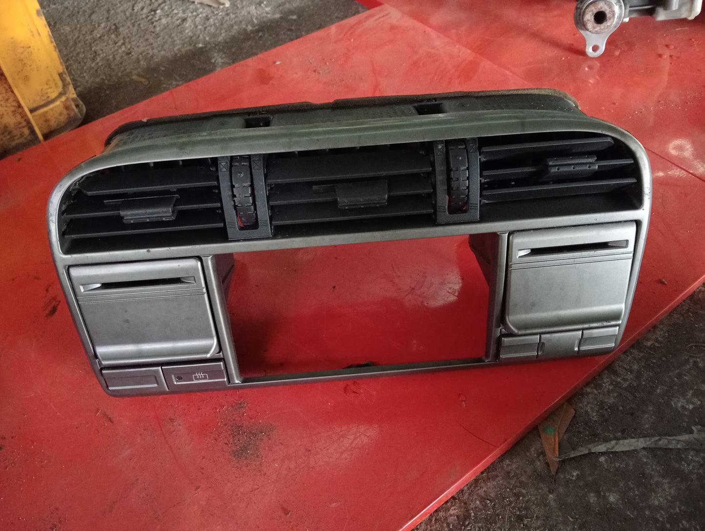 Nissan | X-Trail | Center Frame With AC Vents