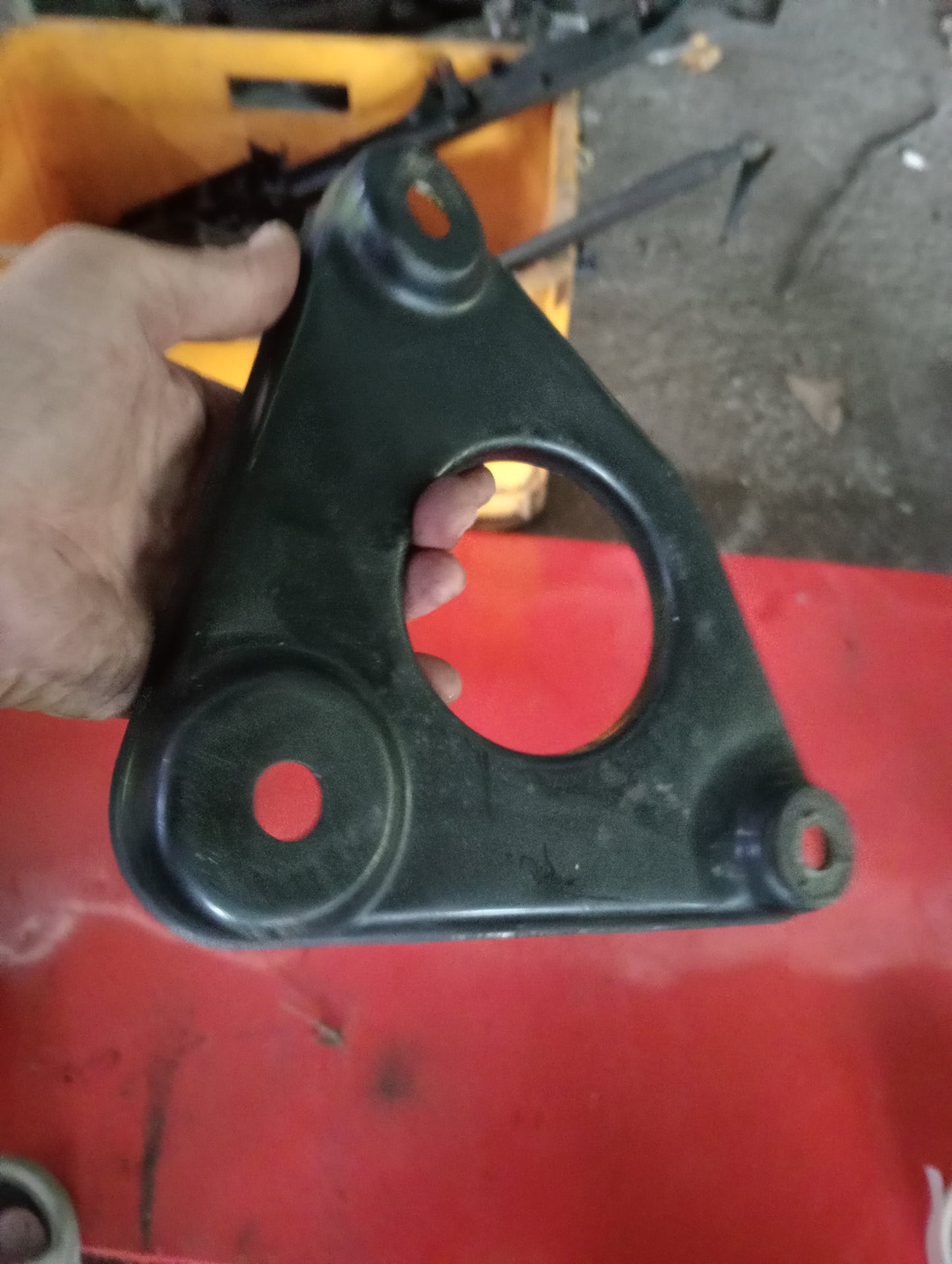 Nissan | X-Trail | Engine Mounting Bracket