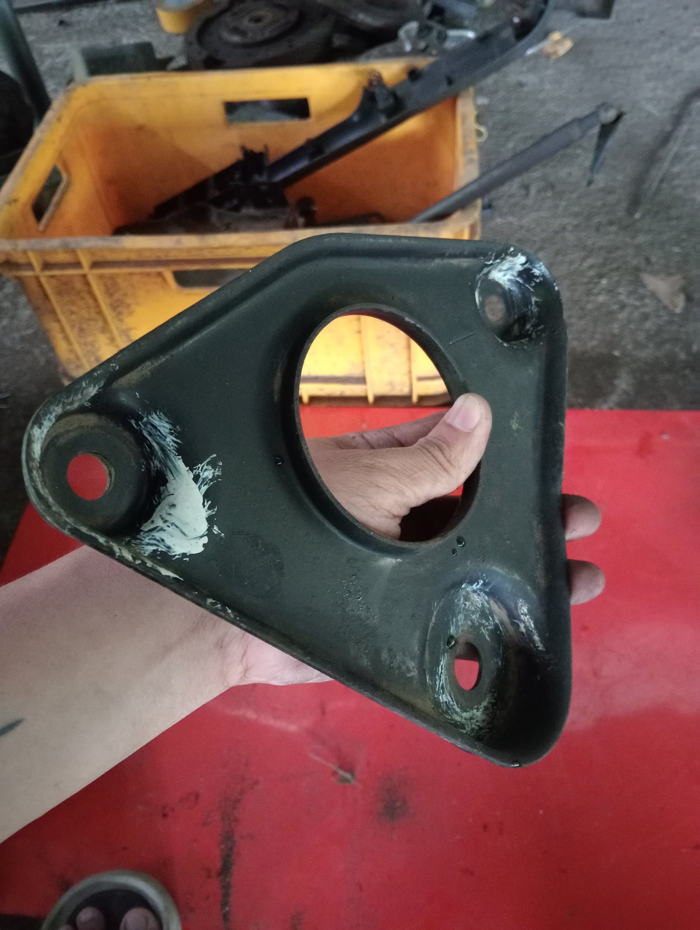 Nissan | X-Trail | Engine Mounting Bracket