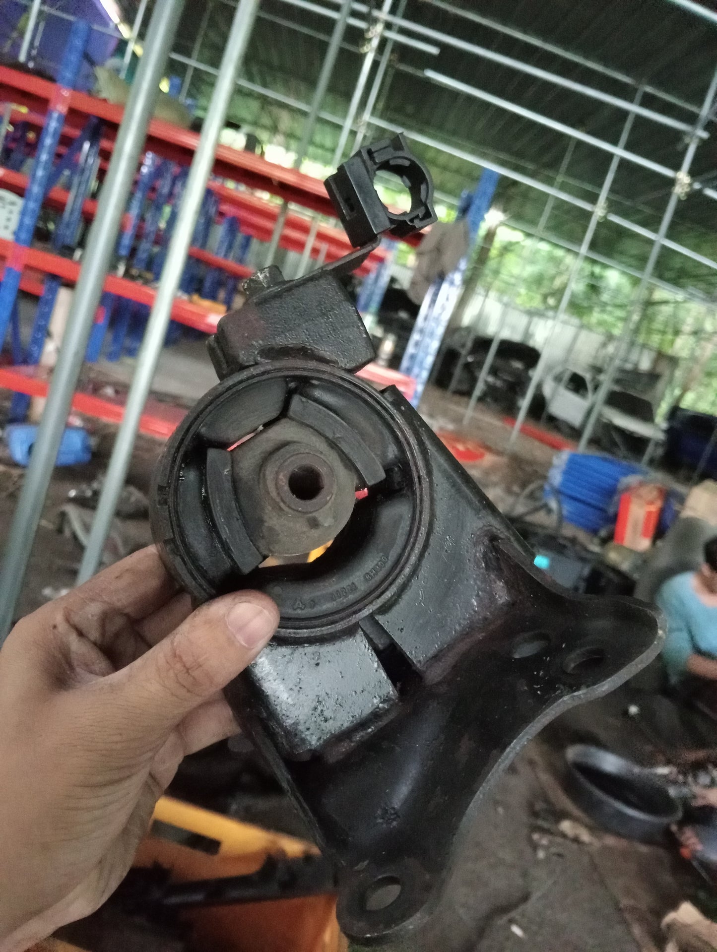 Nissan | X-Trail | Engine Support
