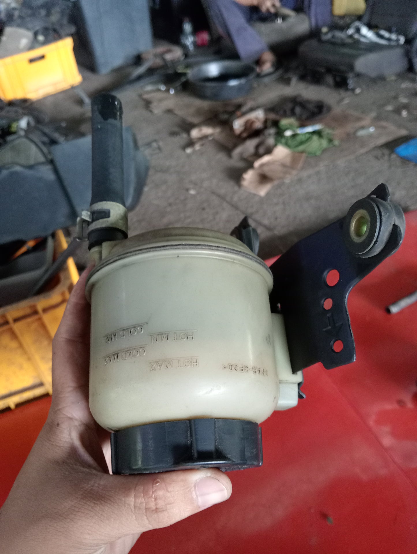 Nissan | X-Trail | Fluid Tank