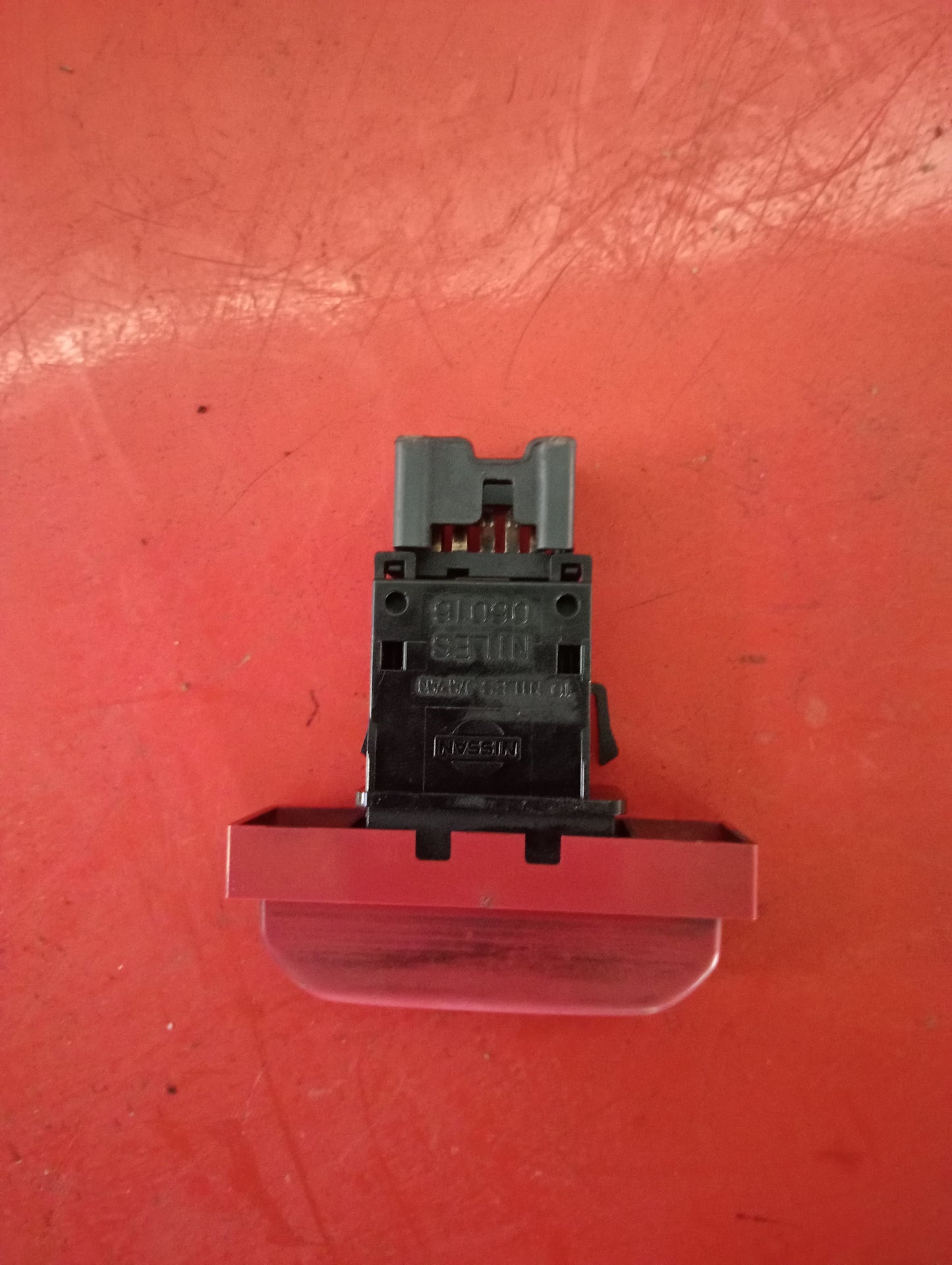 Nissan | X-Trail | Hazard Switch