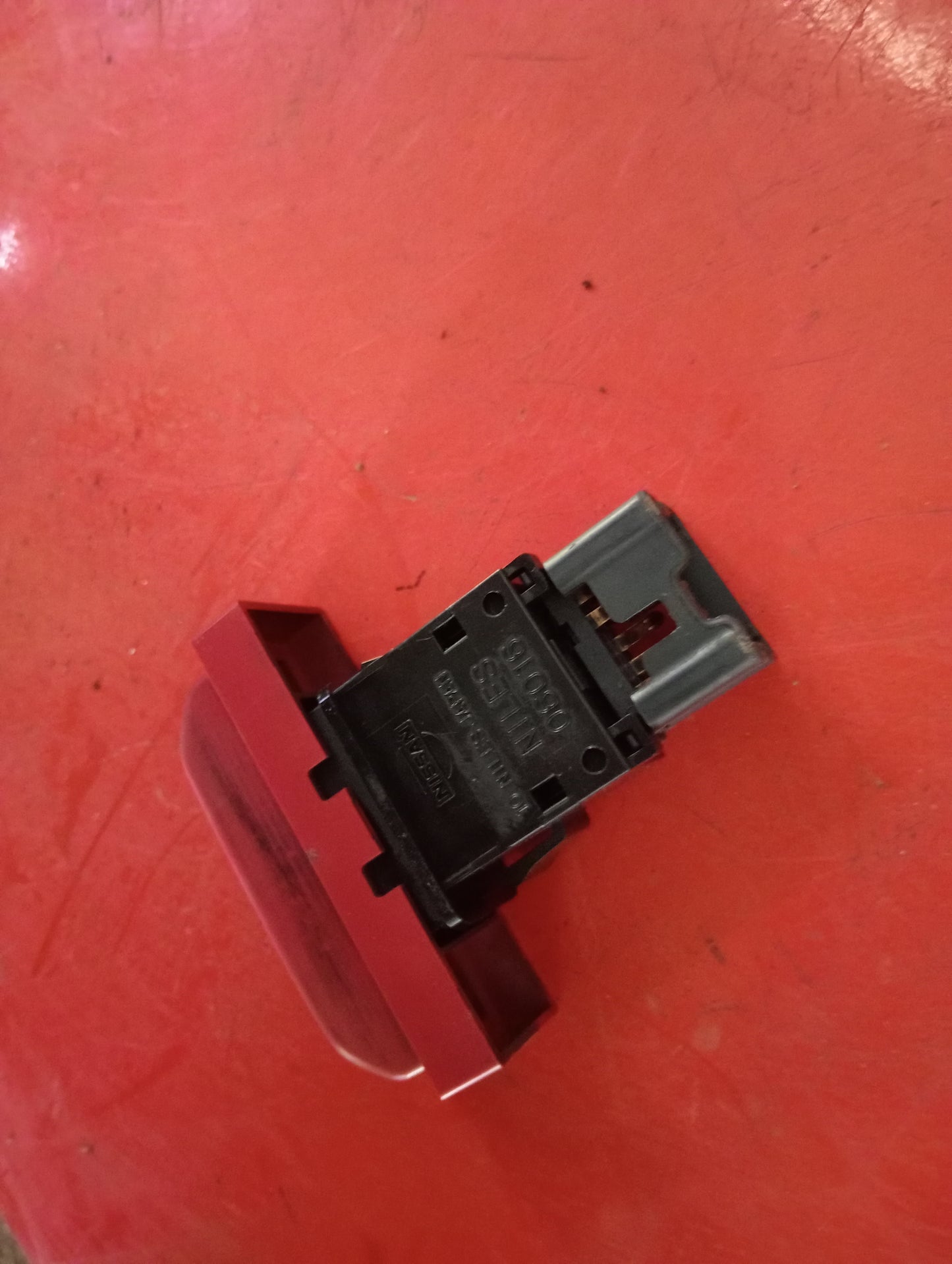 Nissan | X-Trail | Hazard Switch