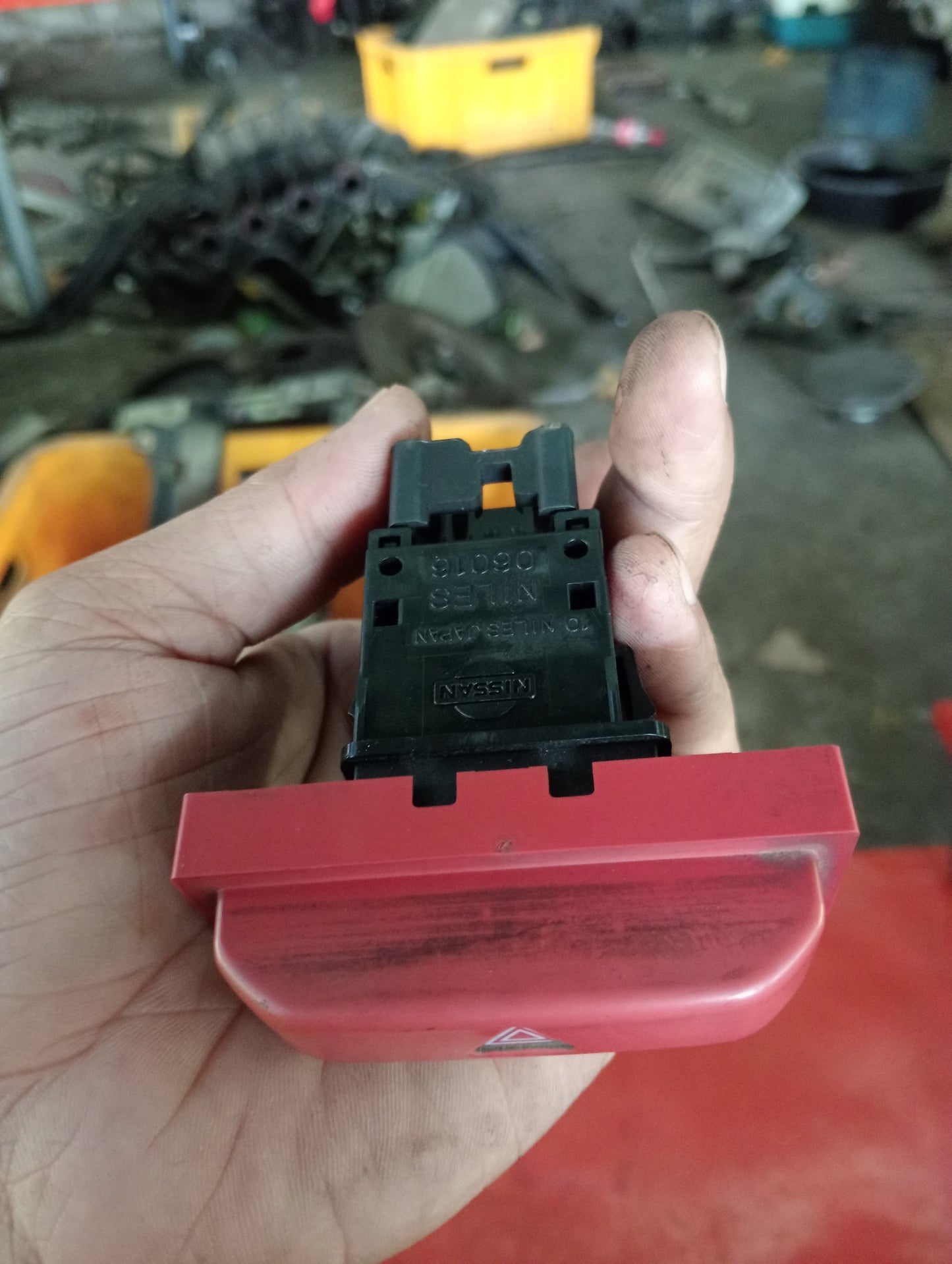 Nissan | X-Trail | Hazard Switch