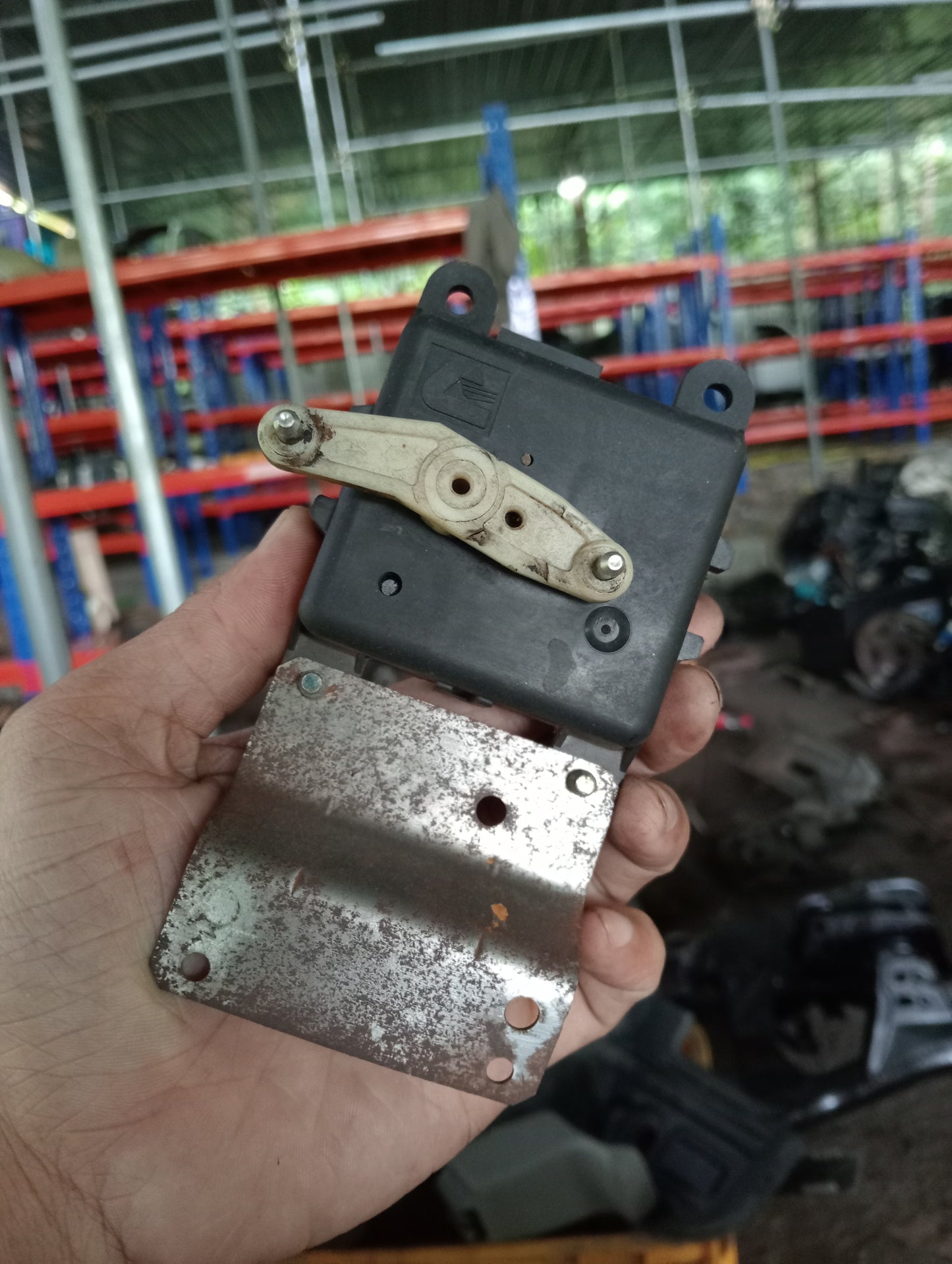 Nissan | X-Trail | Heather Actuator