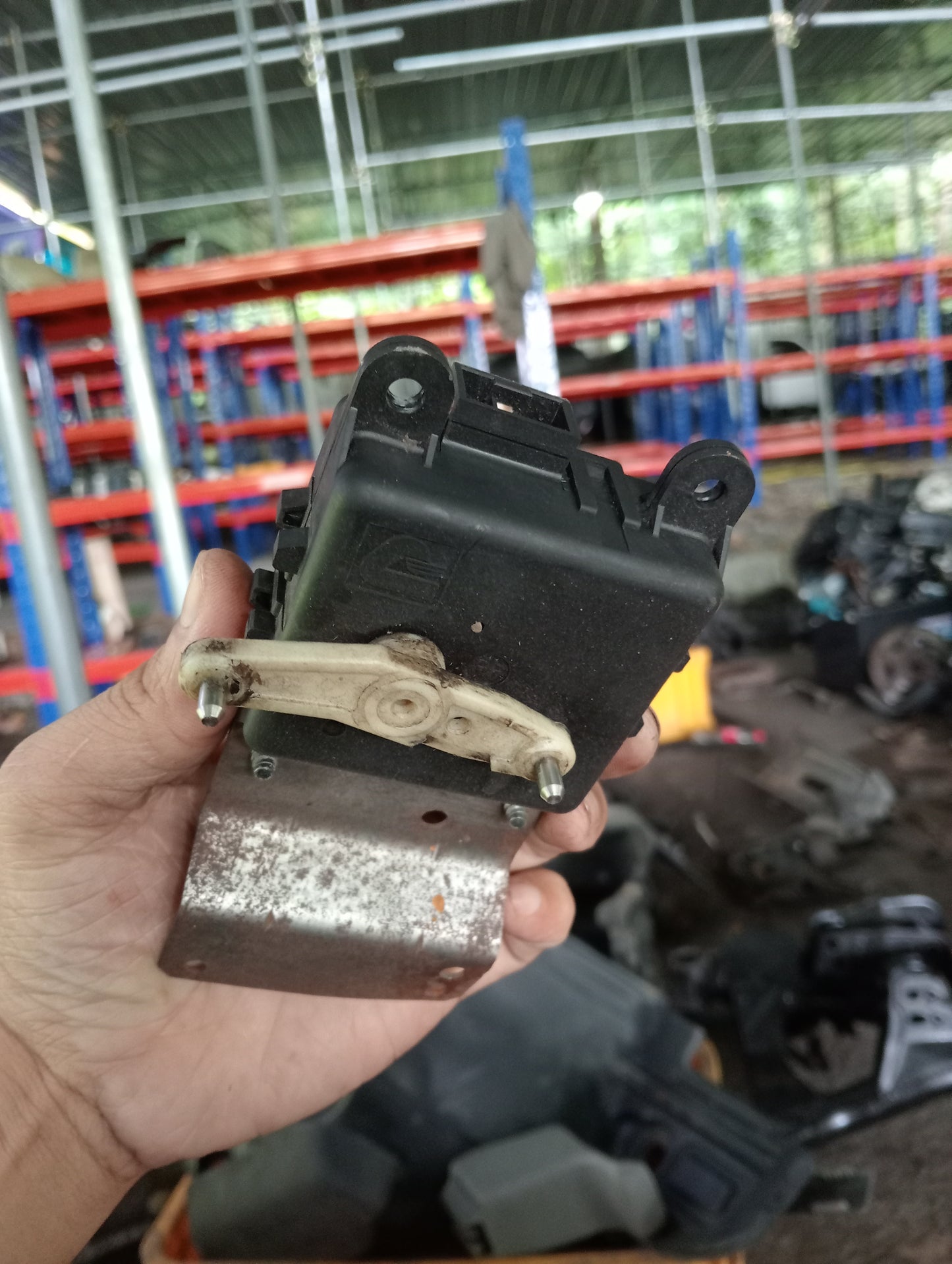 Nissan | X-Trail | Heather Actuator