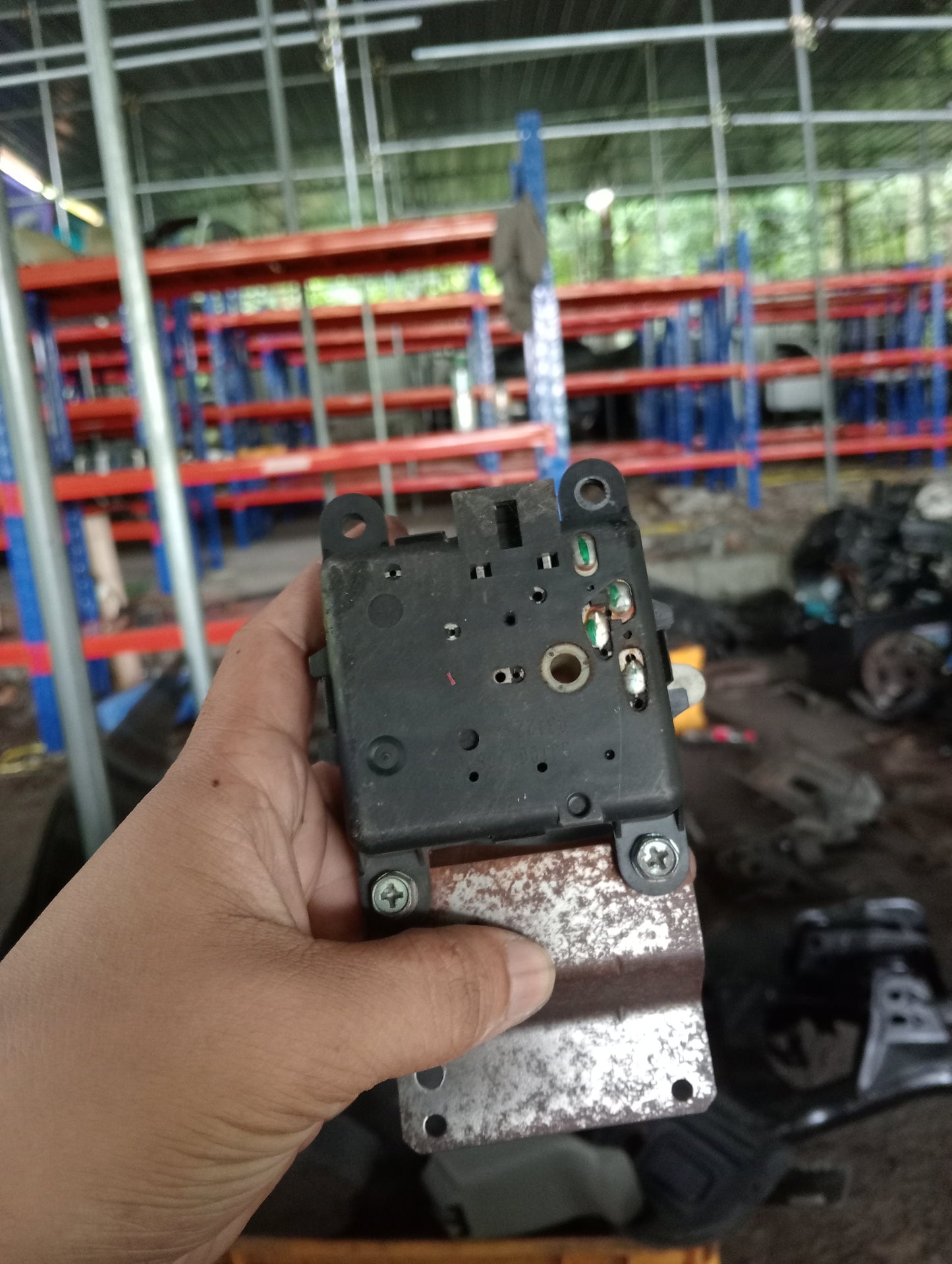 Nissan | X-Trail | Heather Actuator