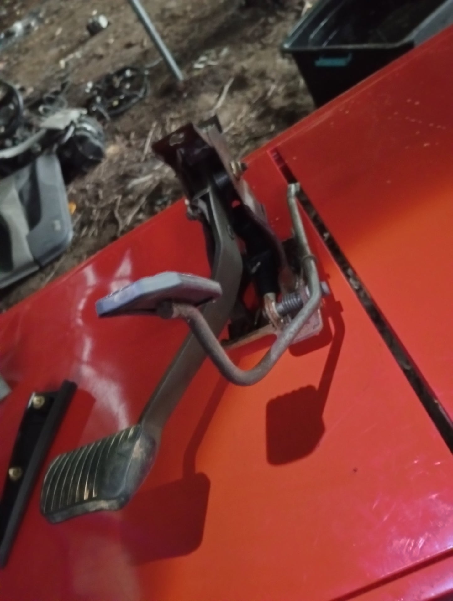 Chevrolet | Aveo | Accelerator & Brake Pedal Assembly