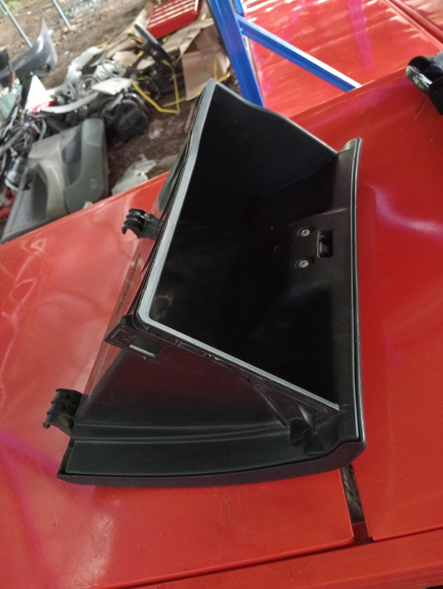 Mitsubishi | Cedia | Glove Box