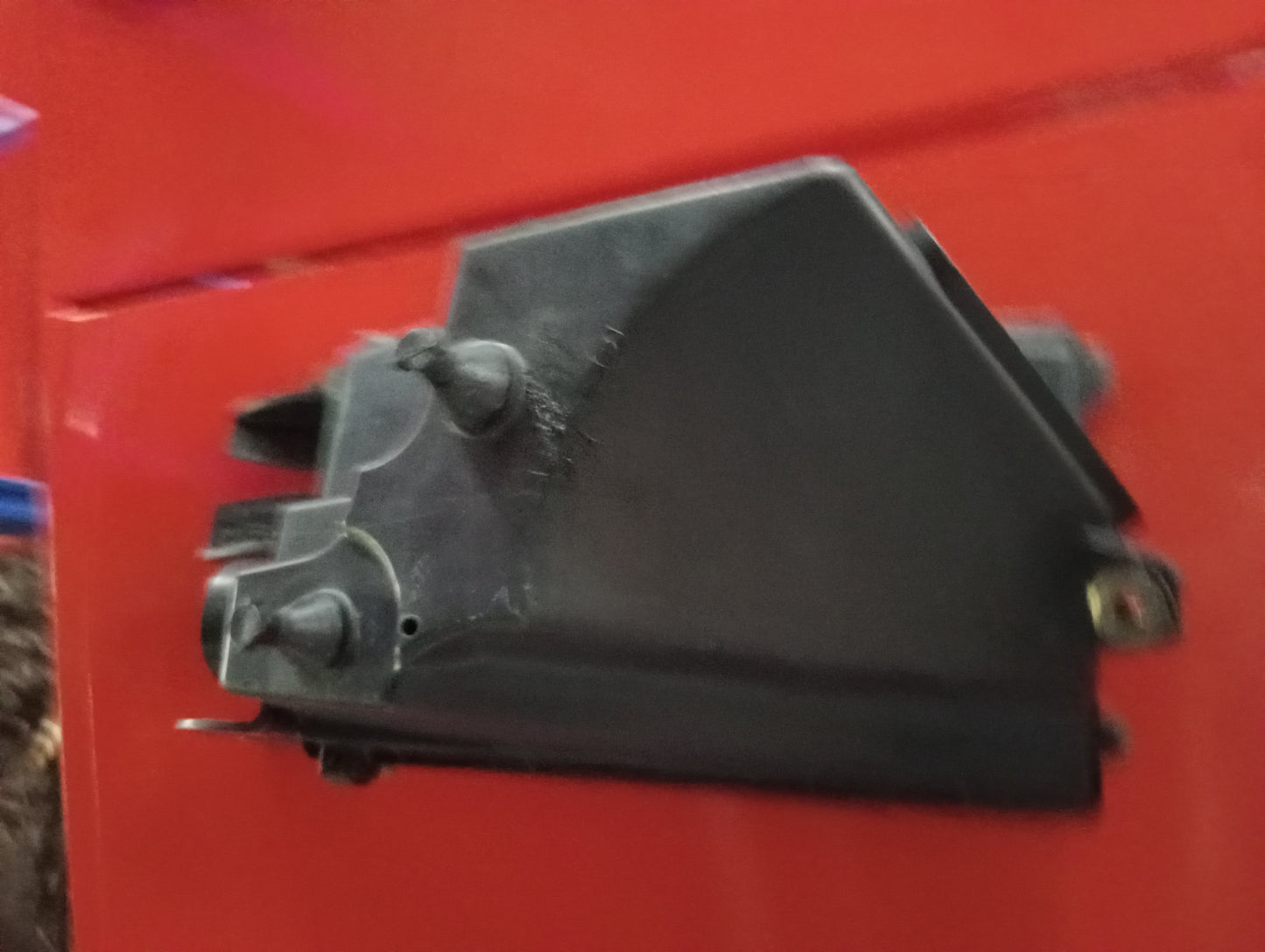 Mitsubishi | Cedia | Upper Air Box Cover