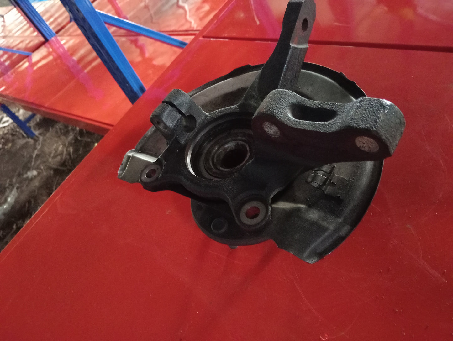 Mitsubishi | Cedia | Wheel Hub Spindle Driver Side