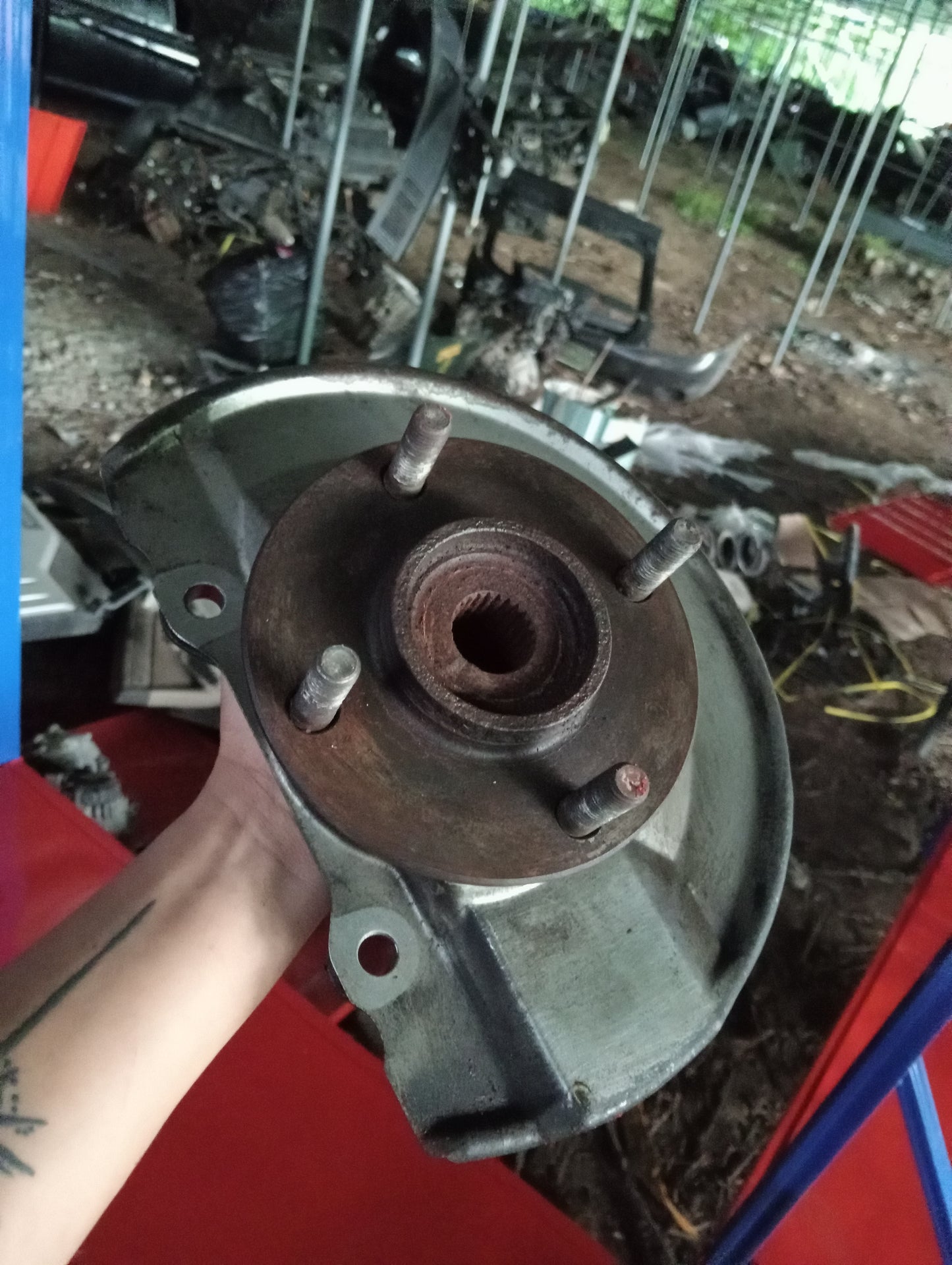 Mitsubishi | Cedia | Wheel Hub Spindle Driver Side