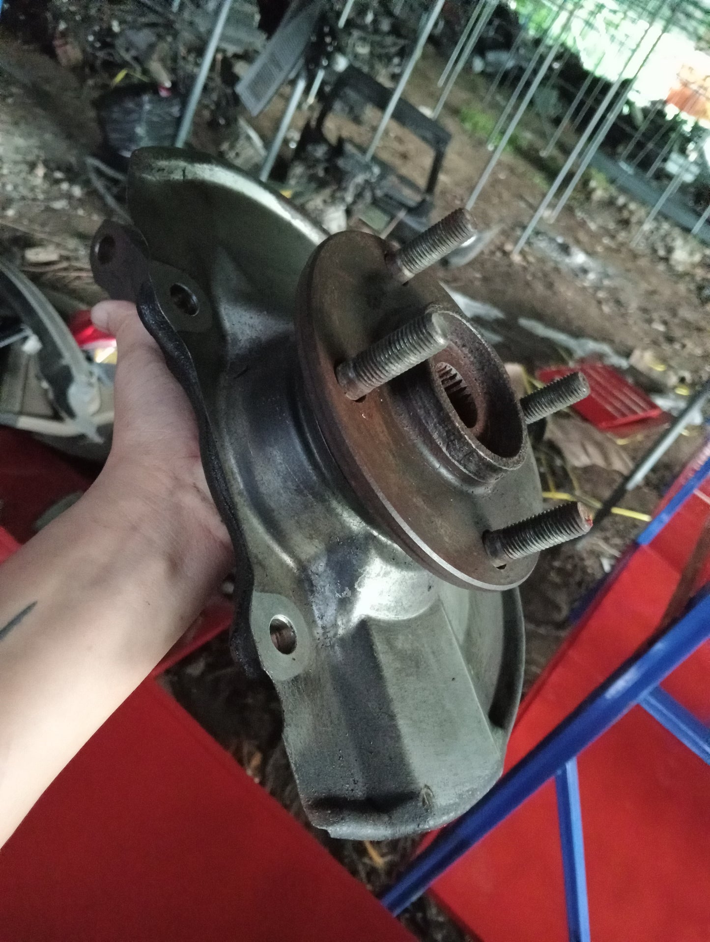 Mitsubishi | Cedia | Wheel Hub Spindle Driver Side