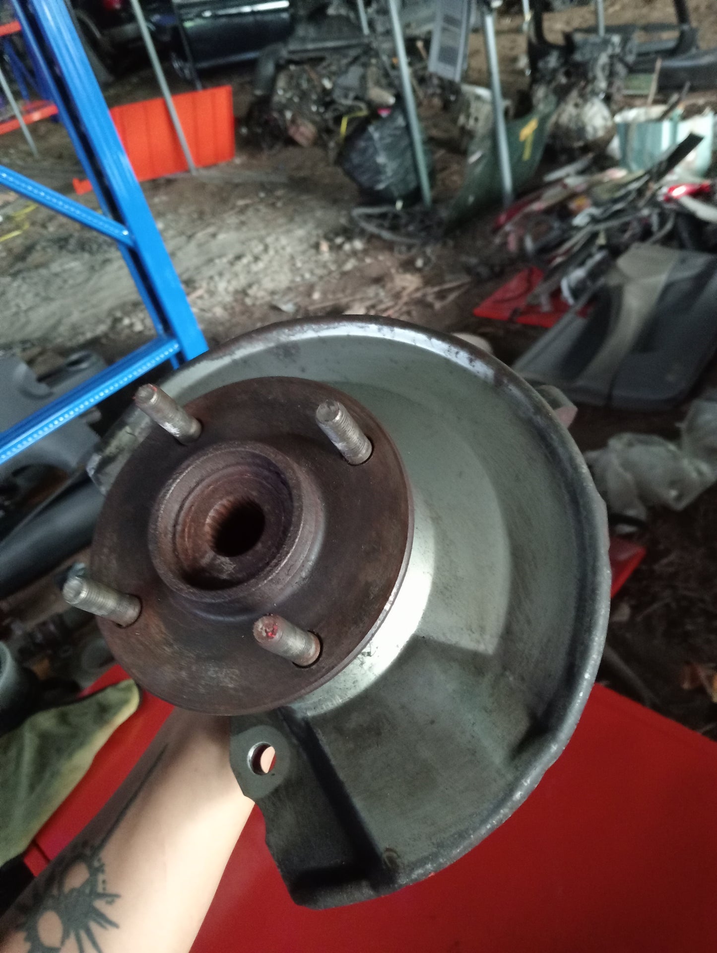 Mitsubishi | Cedia | Wheel Hub Spindle Driver Side