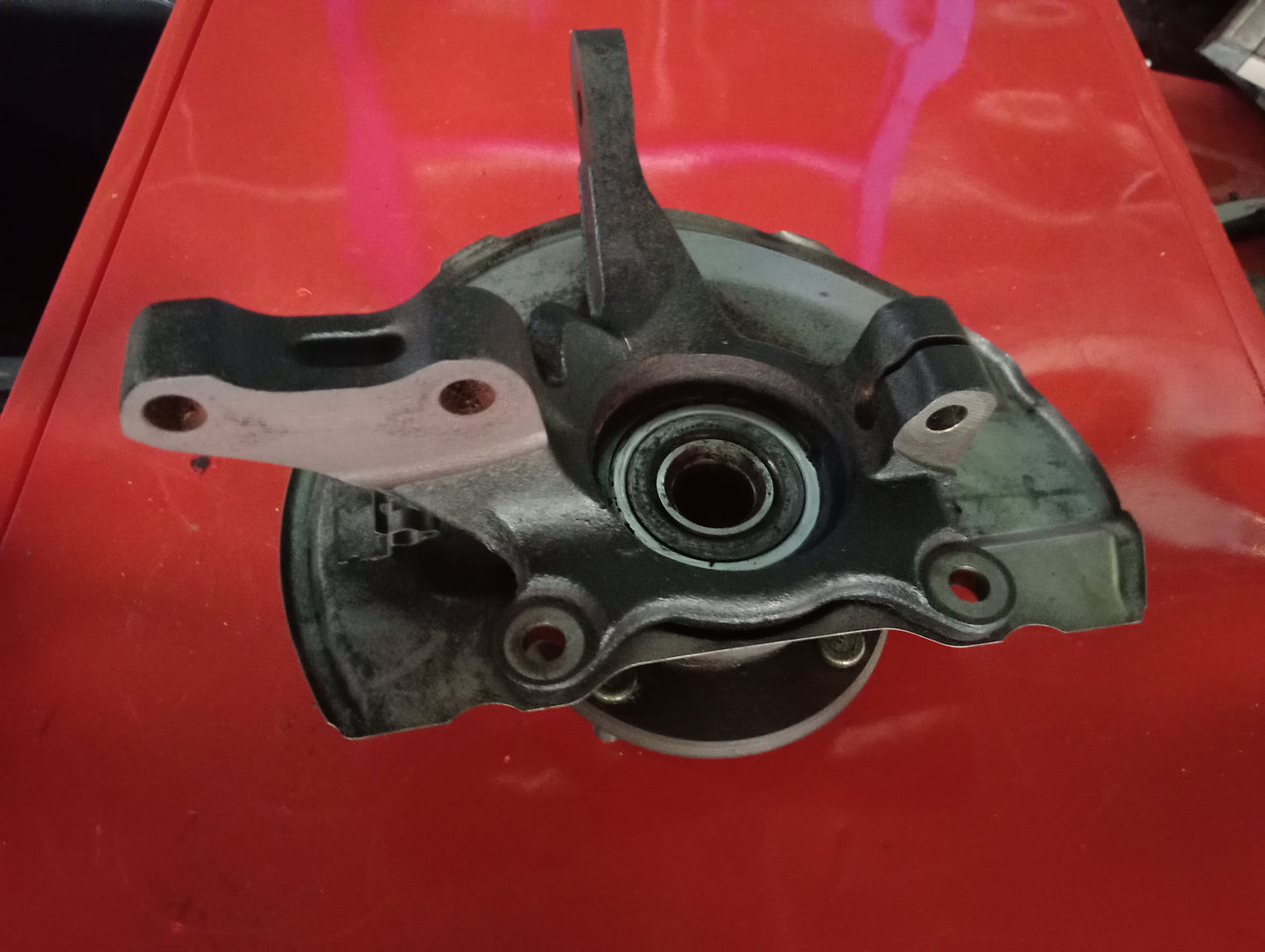 Mitsubishi | Cedia | Wheel Hub Spindle Passenger Side