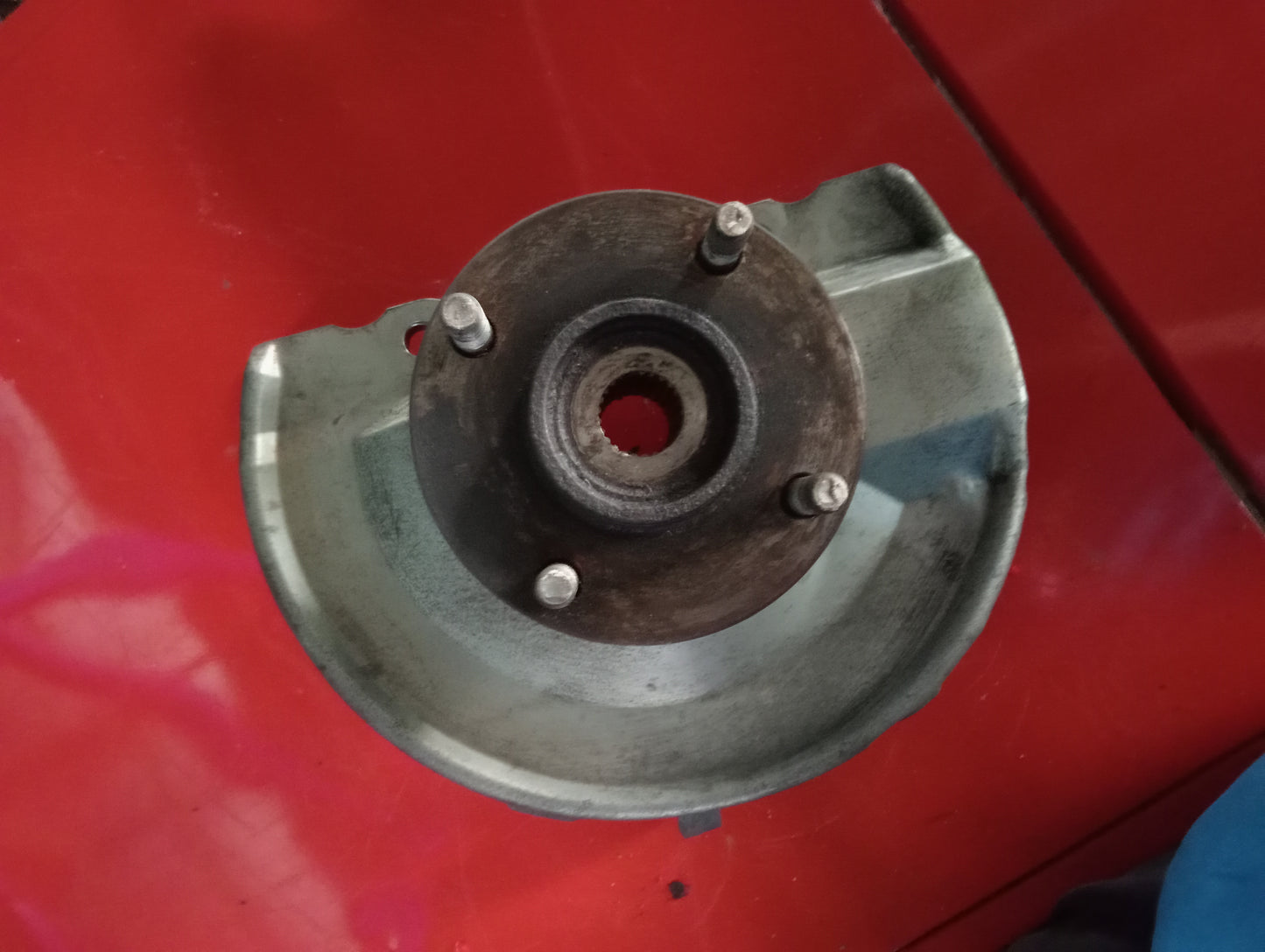 Mitsubishi | Cedia | Wheel Hub Spindle Passenger Side