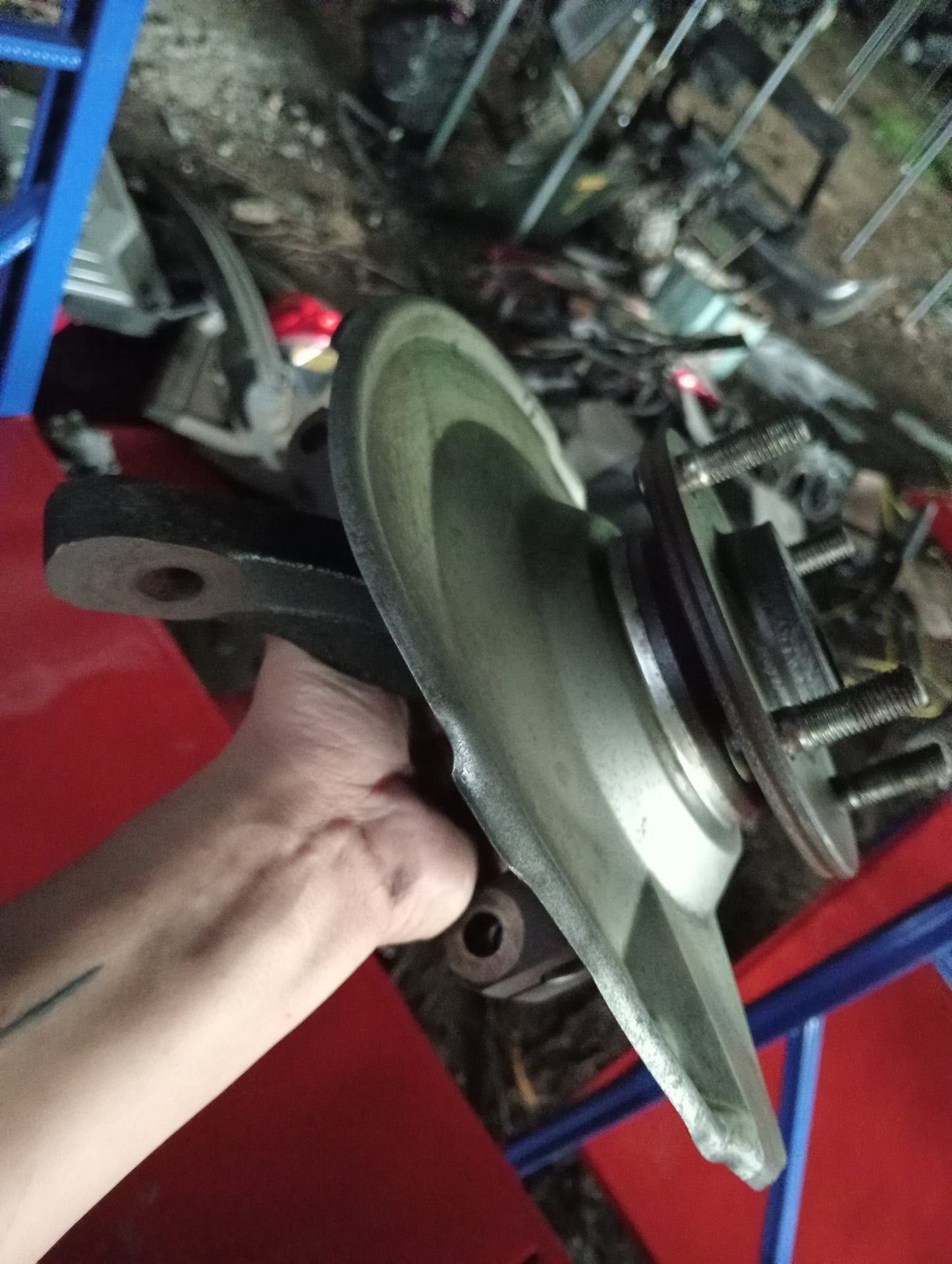 Mitsubishi | Cedia | Wheel Hub Spindle Passenger Side