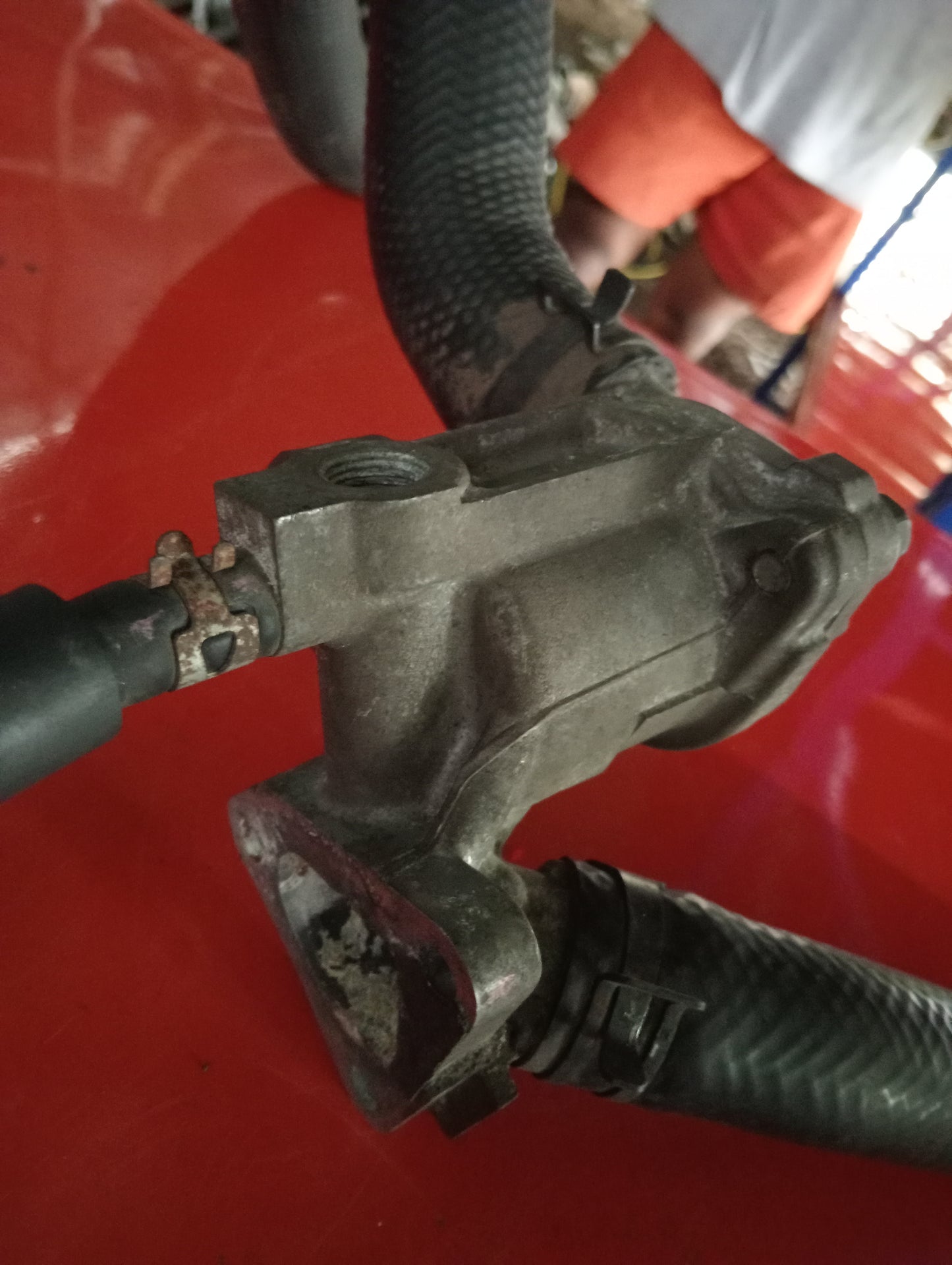Mitsubishi | Cedia | Thermostat Housing With Hose