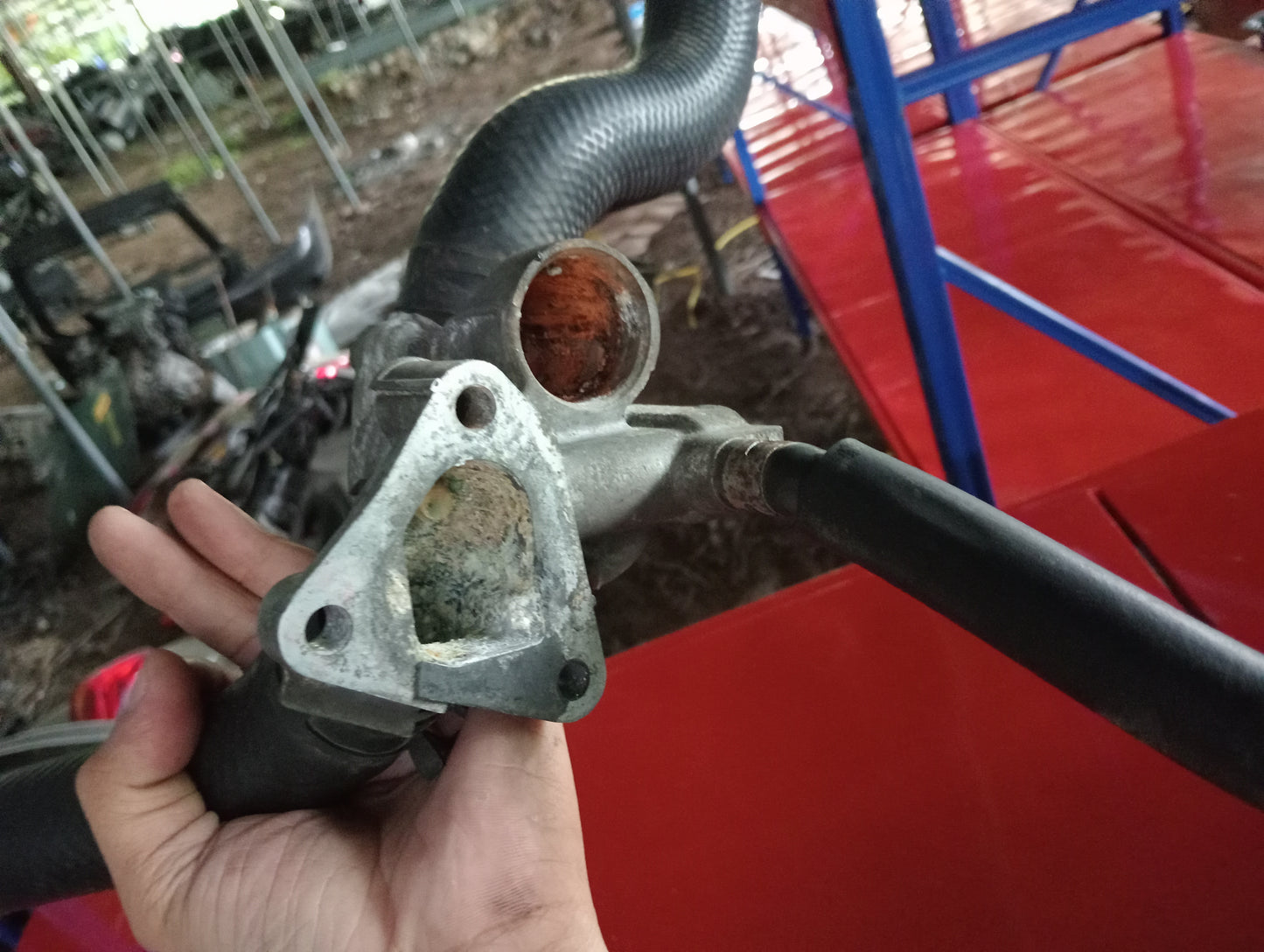 Mitsubishi | Cedia | Thermostat Housing With Hose