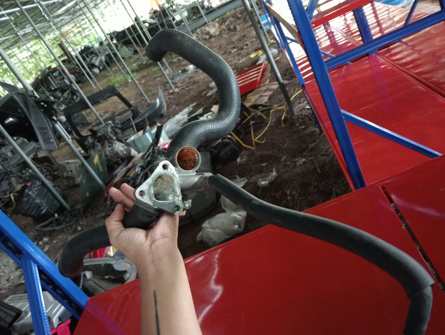 Mitsubishi | Cedia | Thermostat Housing With Hose