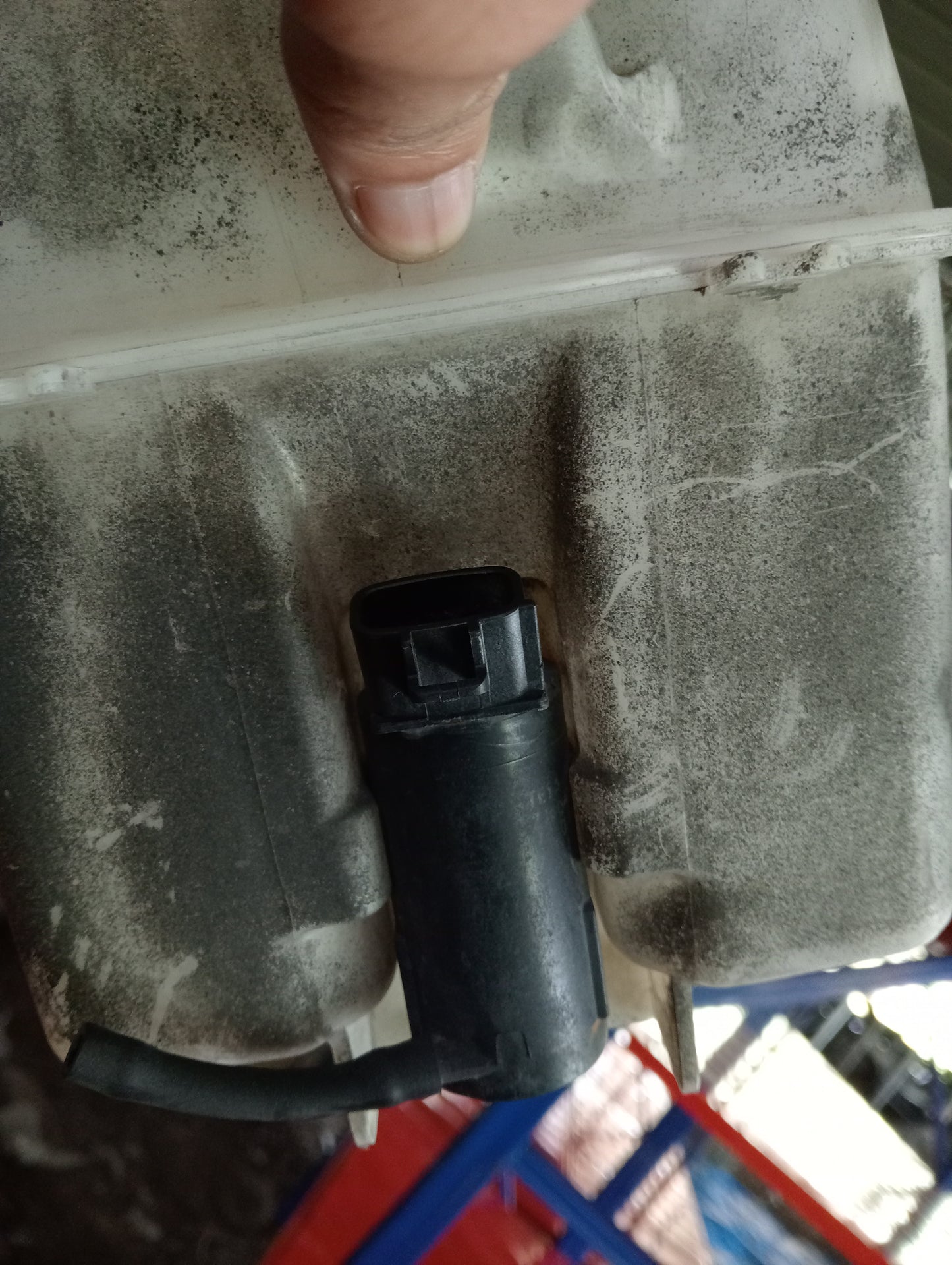 Toyota | Altis | 2005 | Washer Tank With Motor (No Cap)
