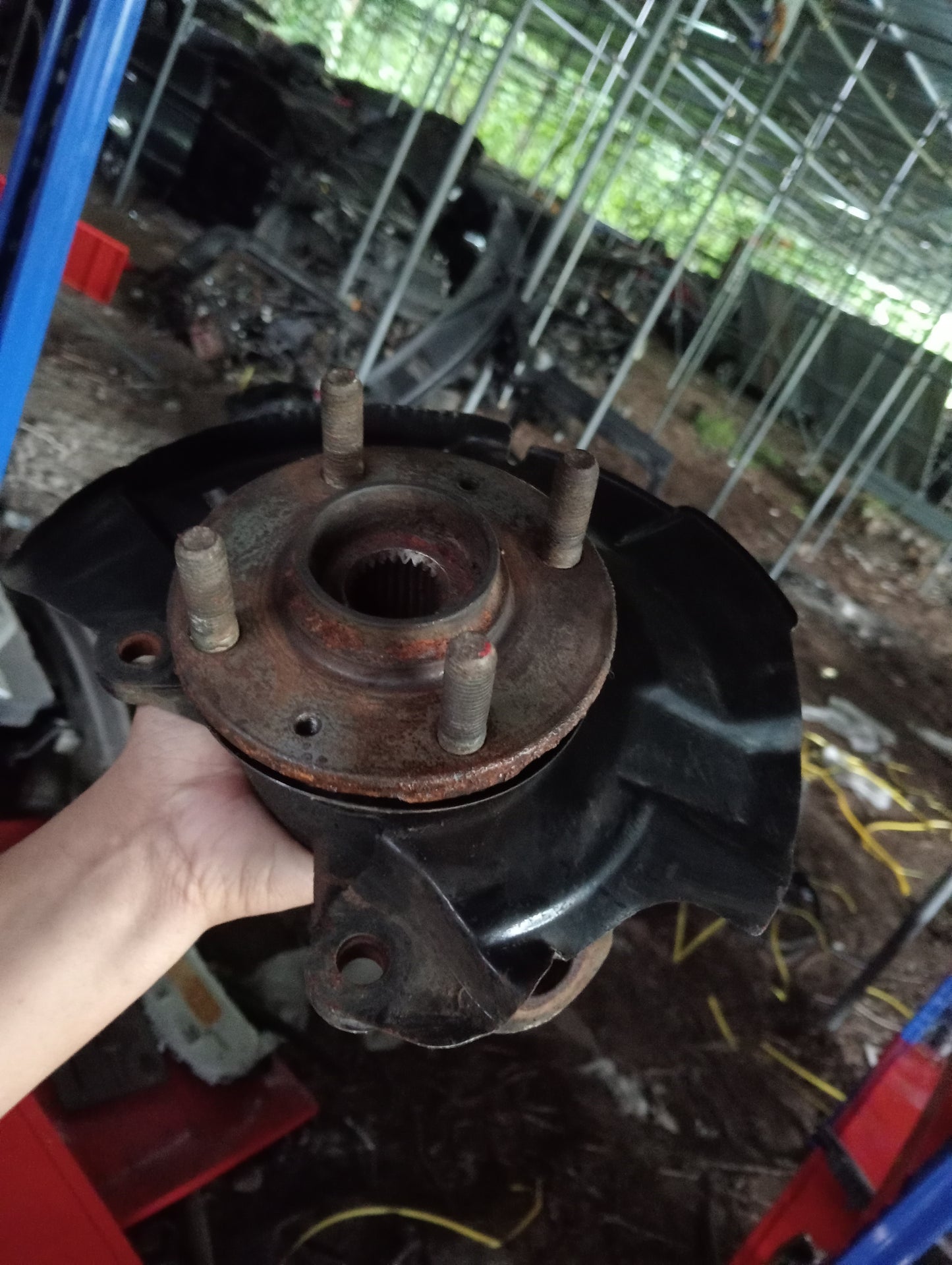Hyundai Accent | CRDI | Spindle With Hub Driver Side