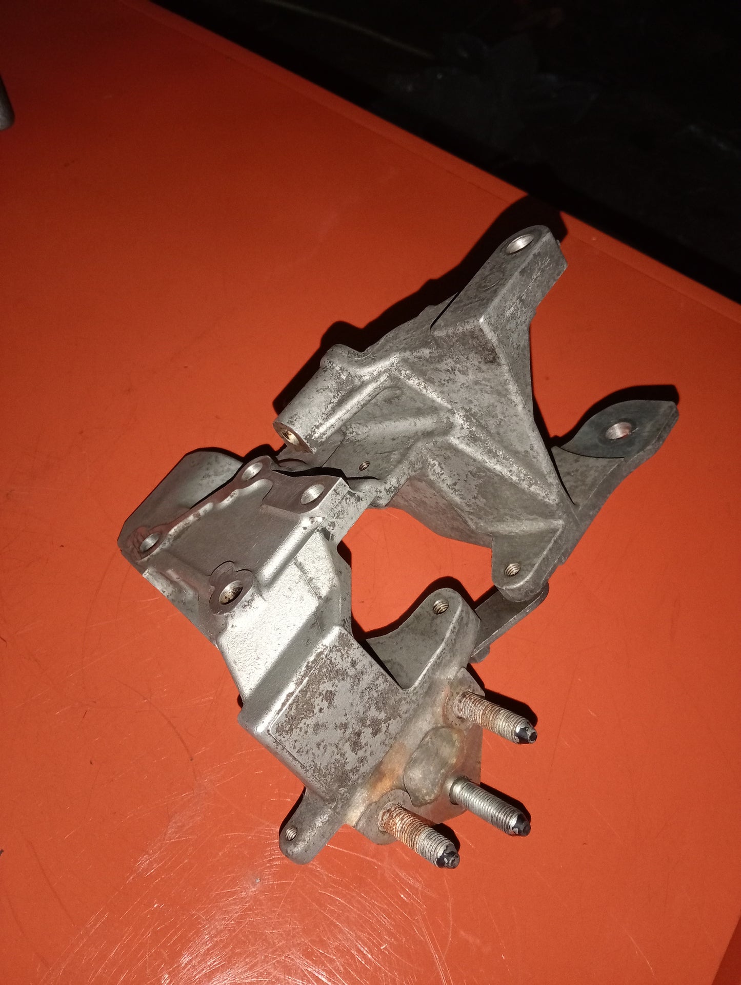 Mitsubishi | Cedia | Compressor Bracket