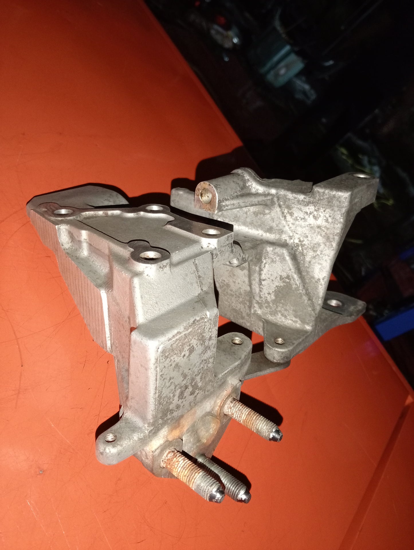 Mitsubishi | Cedia | Compressor Bracket