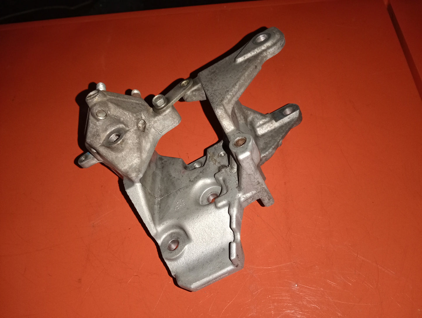 Mitsubishi | Cedia | Compressor Bracket