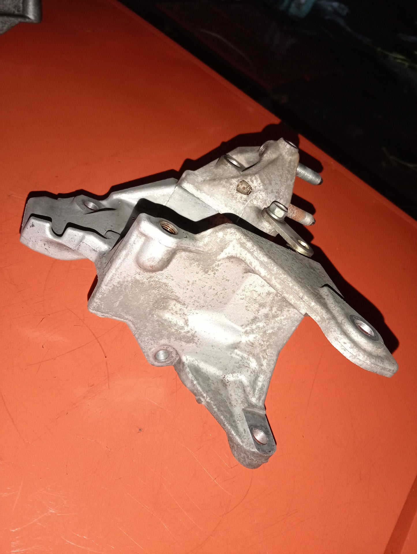 Mitsubishi | Cedia | Compressor Bracket
