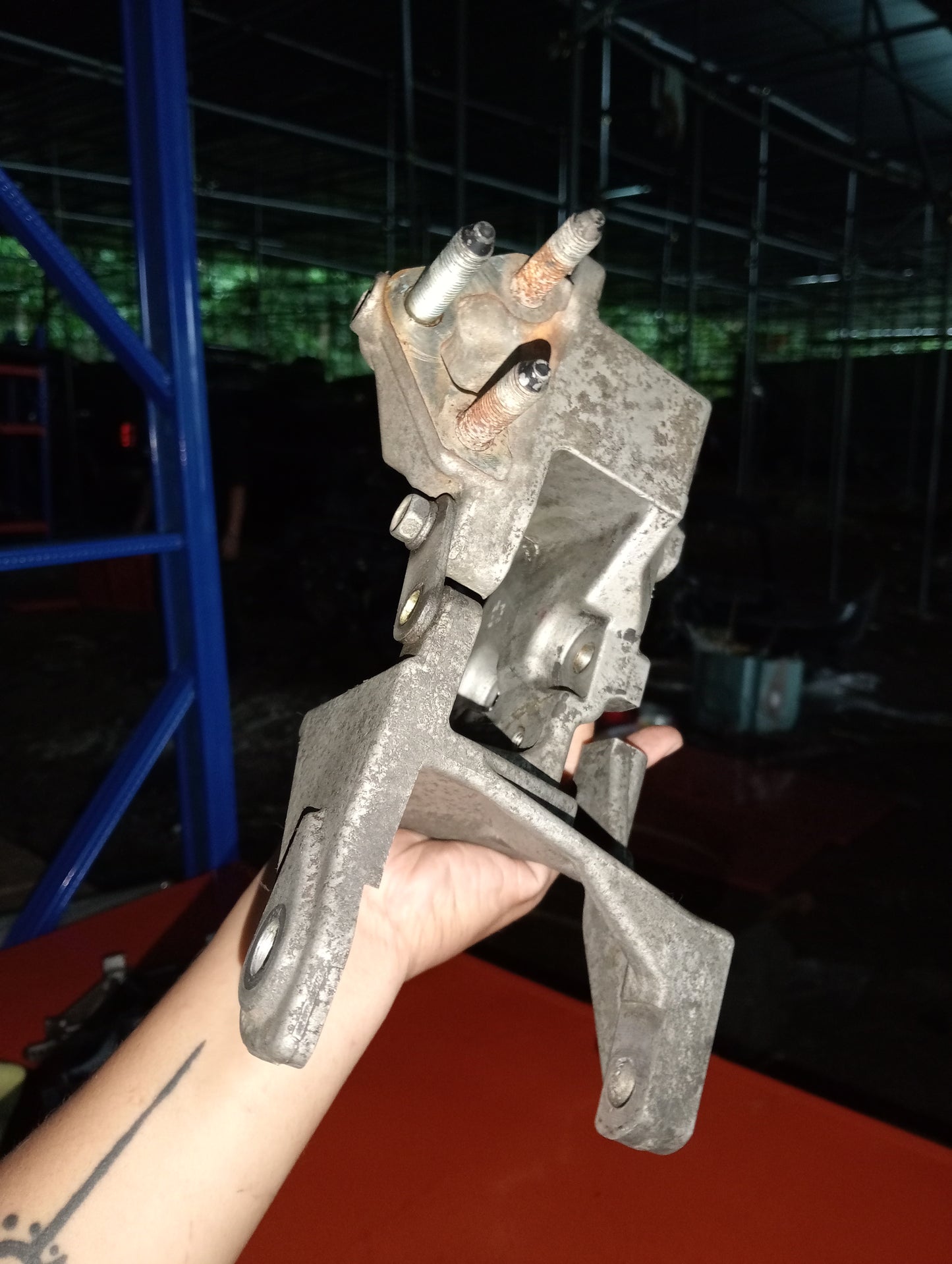 Mitsubishi | Cedia | Compressor Bracket