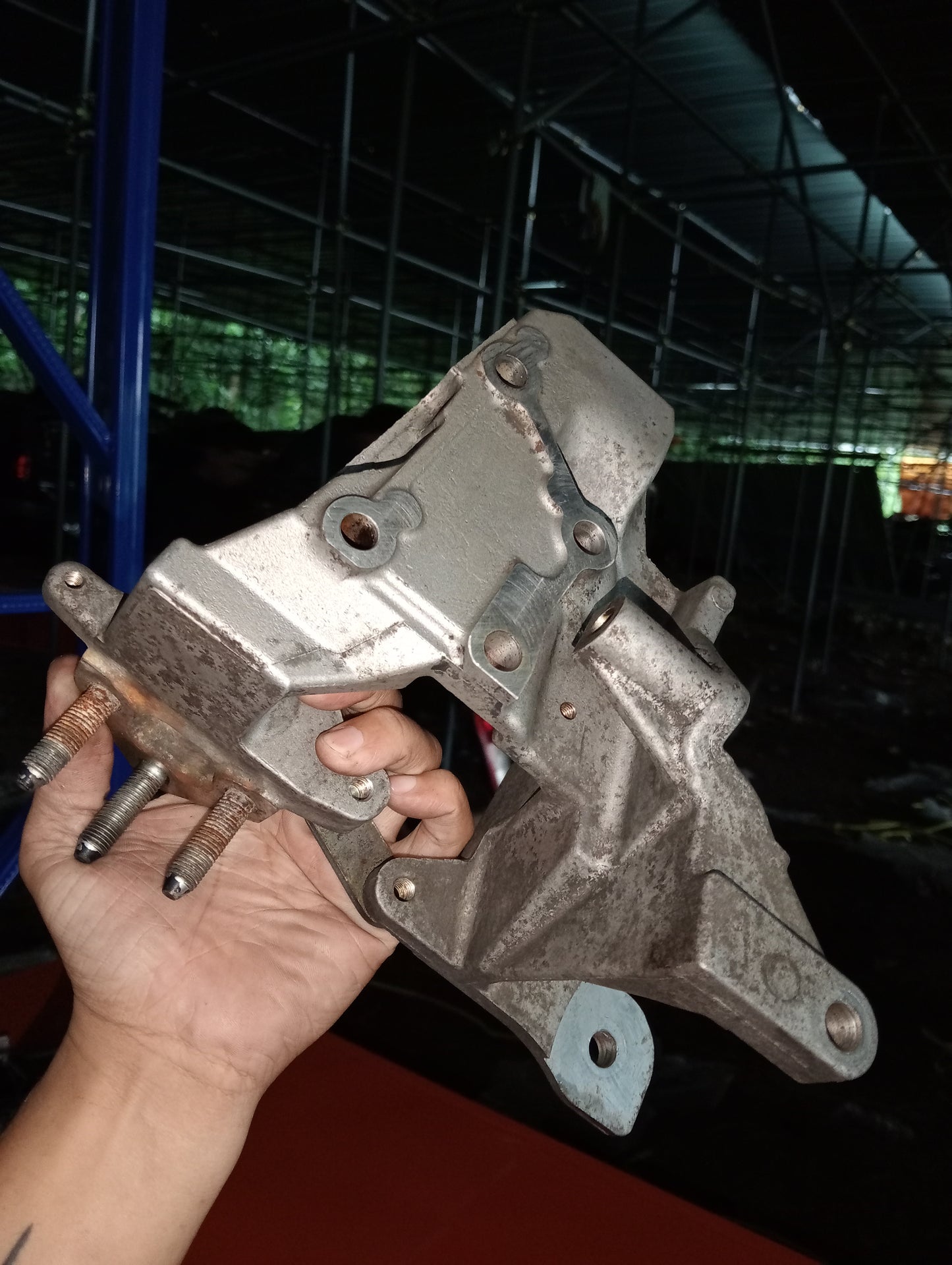 Mitsubishi | Cedia | Compressor Bracket