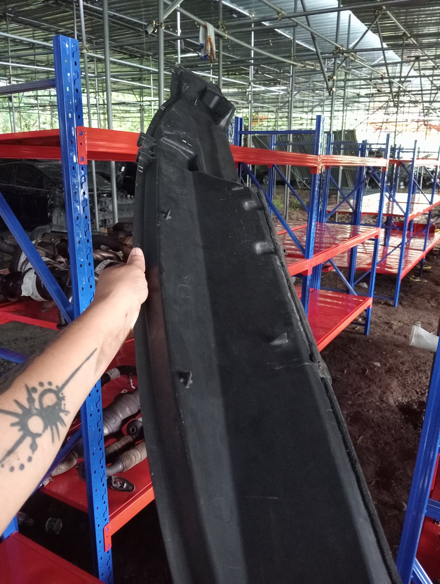Ford Focus | 1.8 | Gas | Plastic Wiper Cover