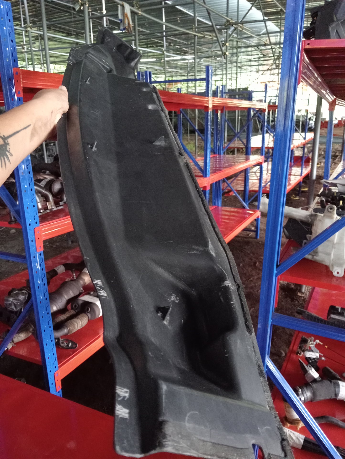 Ford Focus | 1.8 | Gas | Plastic Wiper Cover