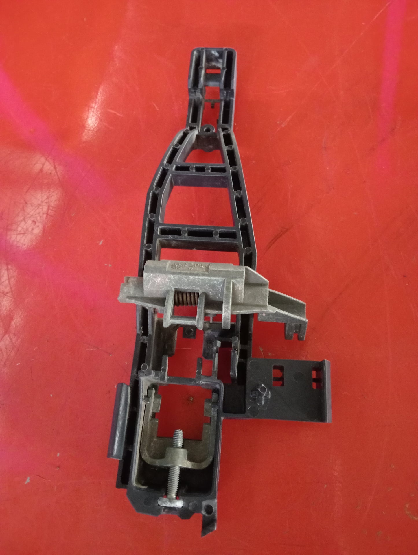 Ford Focus | 1.8 | Gas | Outer Door Handle Bracket