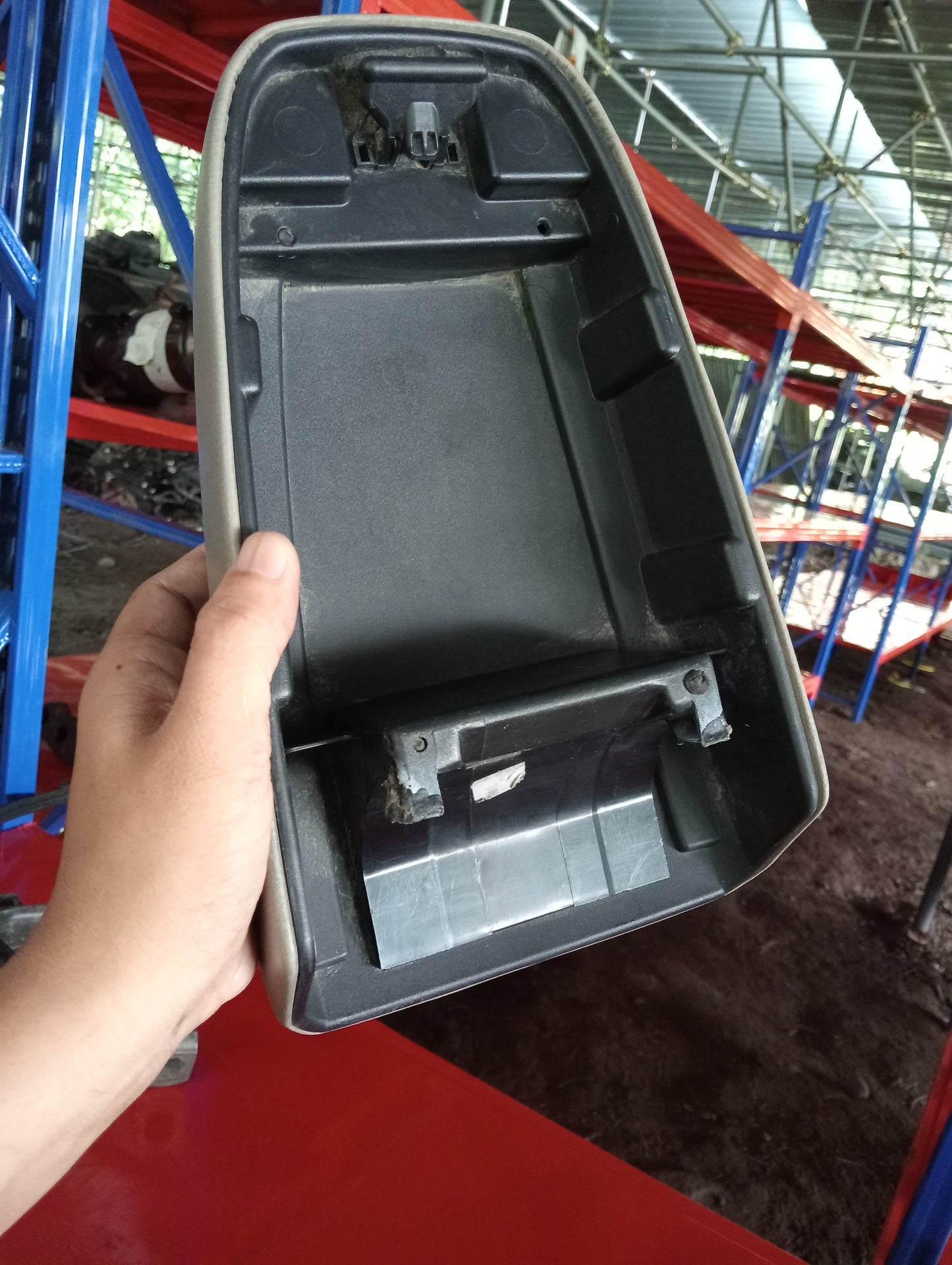 Ford Focus | 1.8 | Gas | Arm Rest Cover