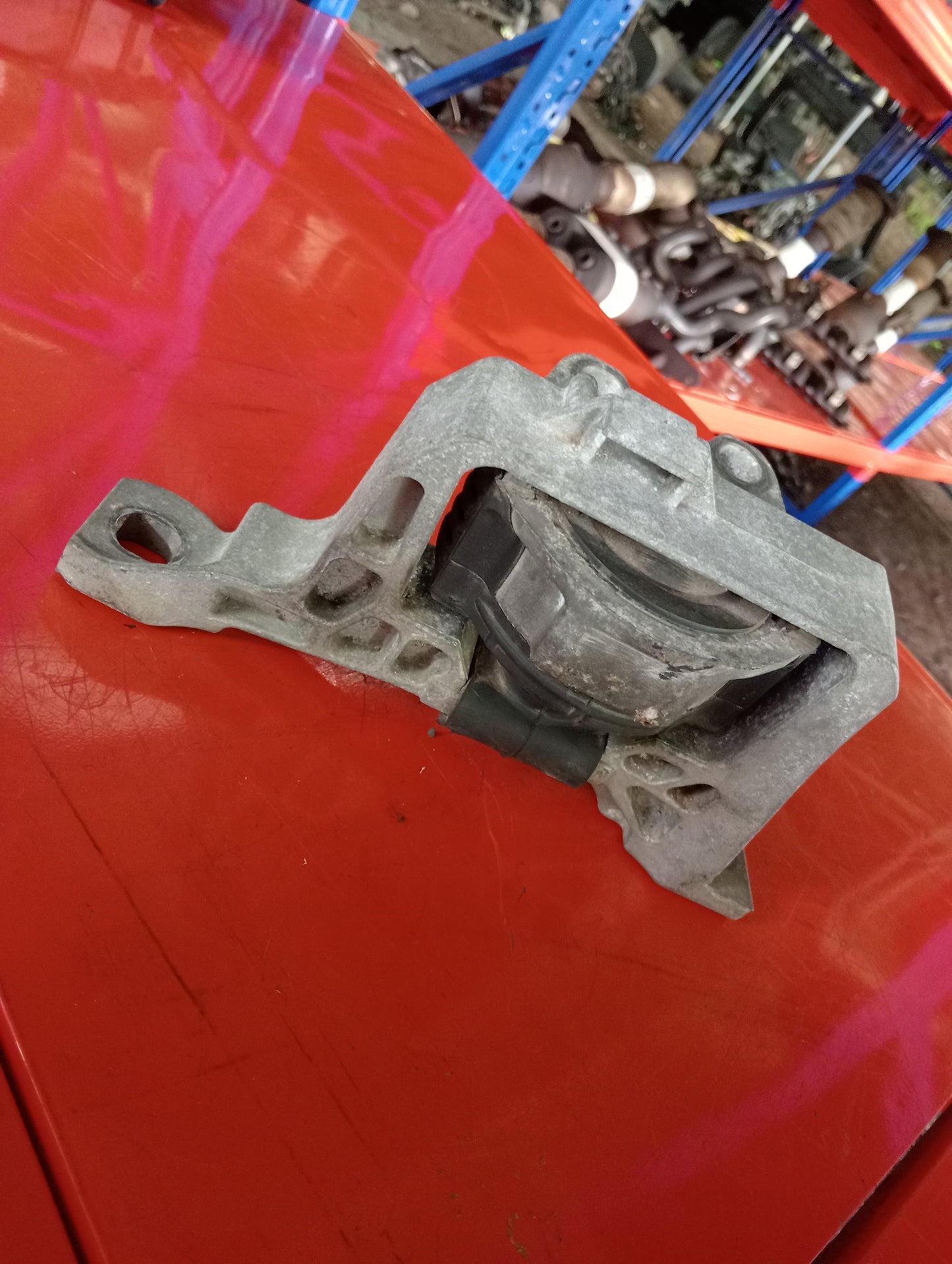 Ford Focus | 1.8 | Gas | Engine Support