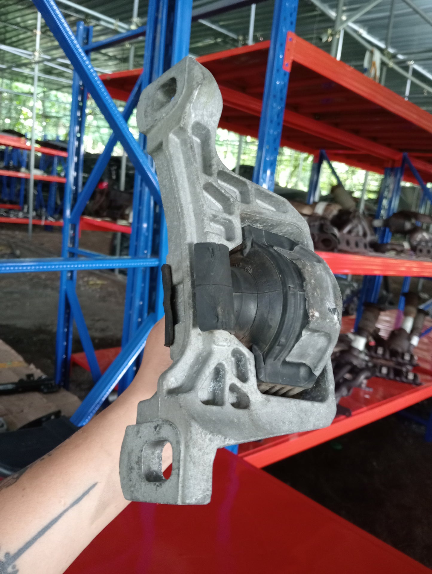 Ford Focus | 1.8 | Gas | Engine Support
