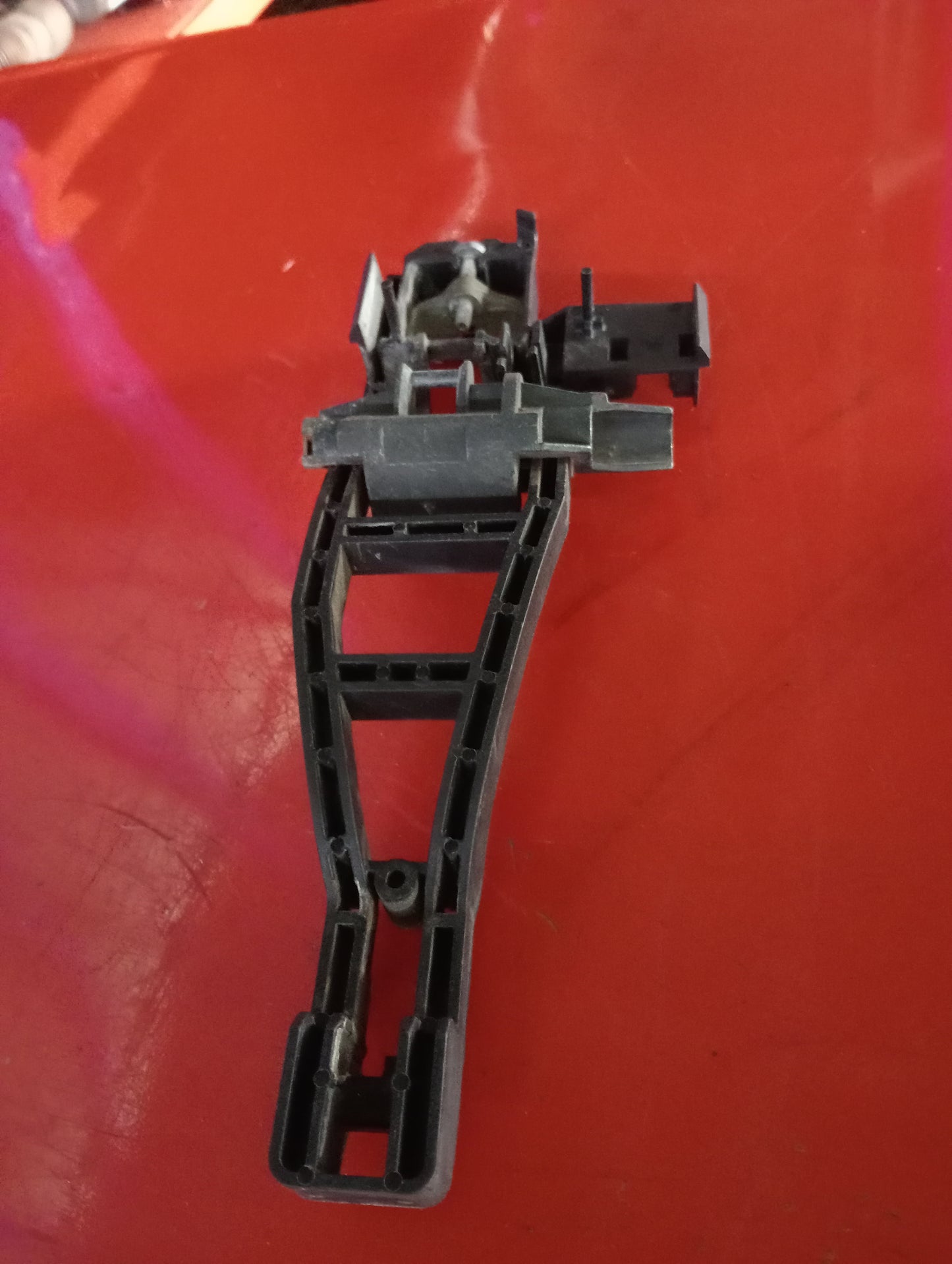 Ford Focus | 1.8 | Gas | Outer Door Handle Bracket