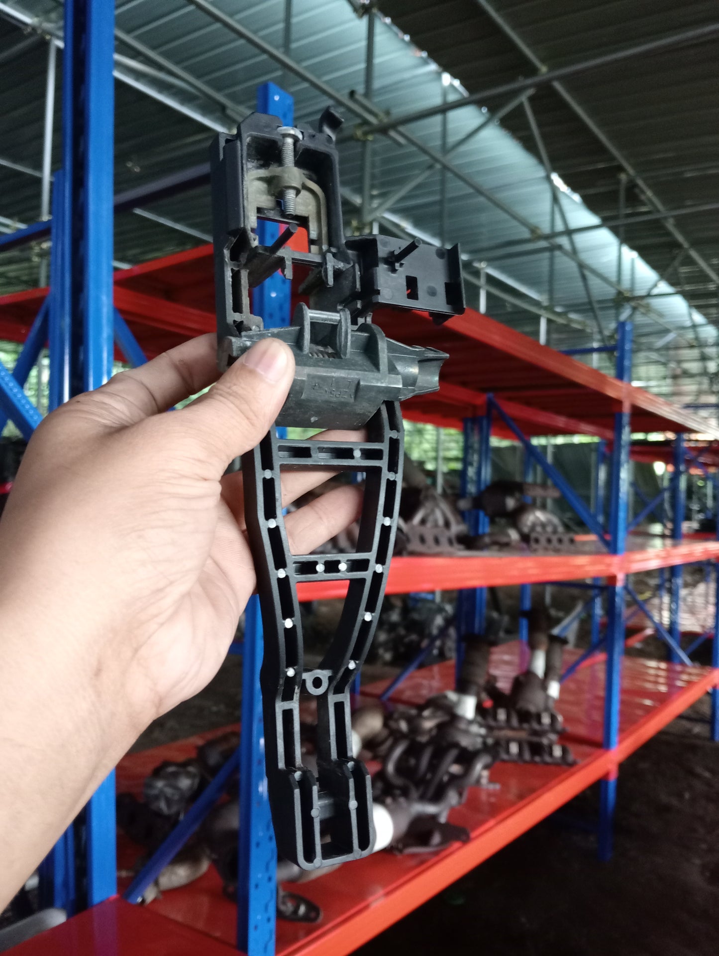 Ford Focus | 1.8 | Gas | Outer Door Handle Bracket
