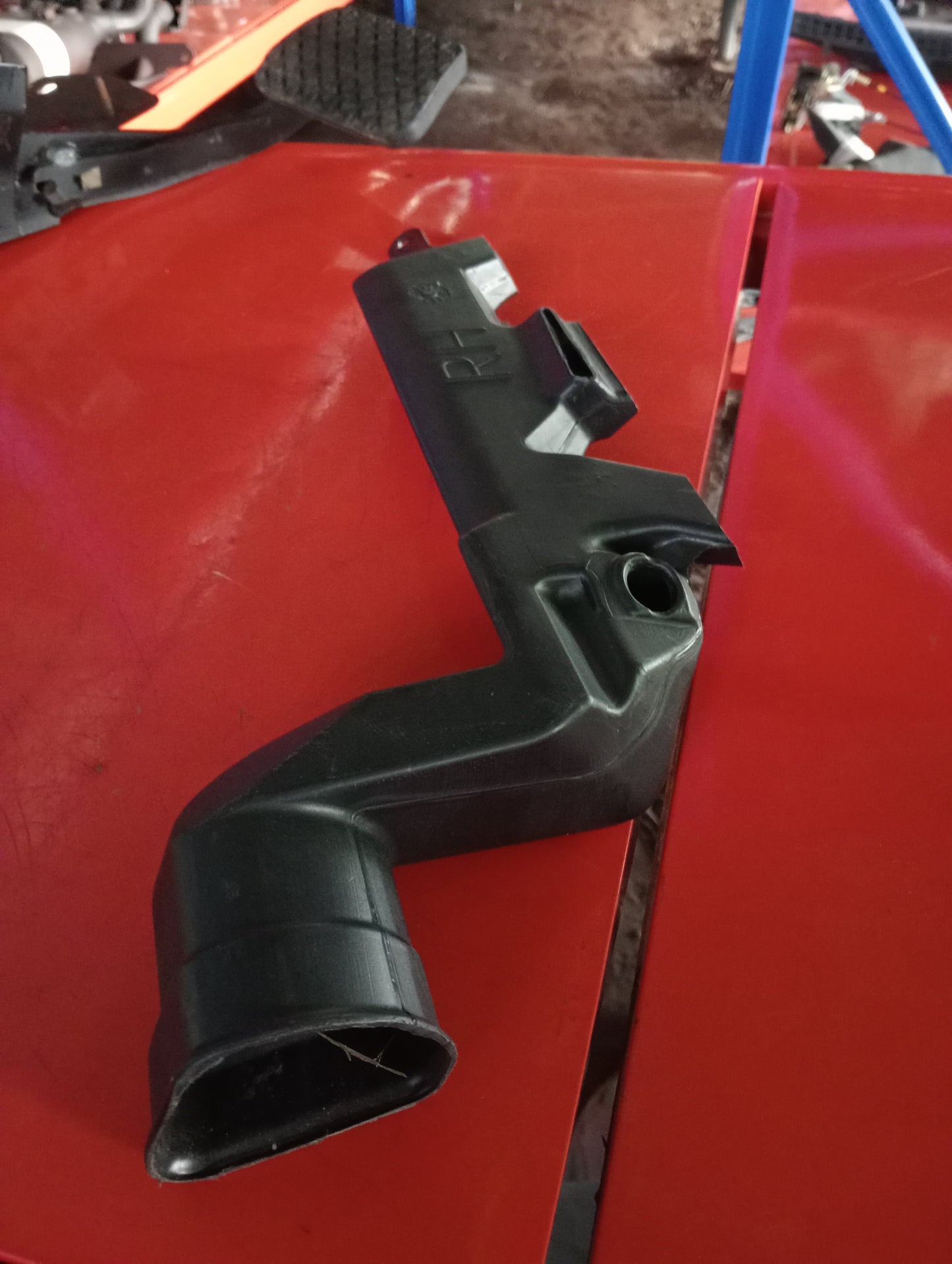 Mazda 3 | Passenger Side Air Duct Pipe