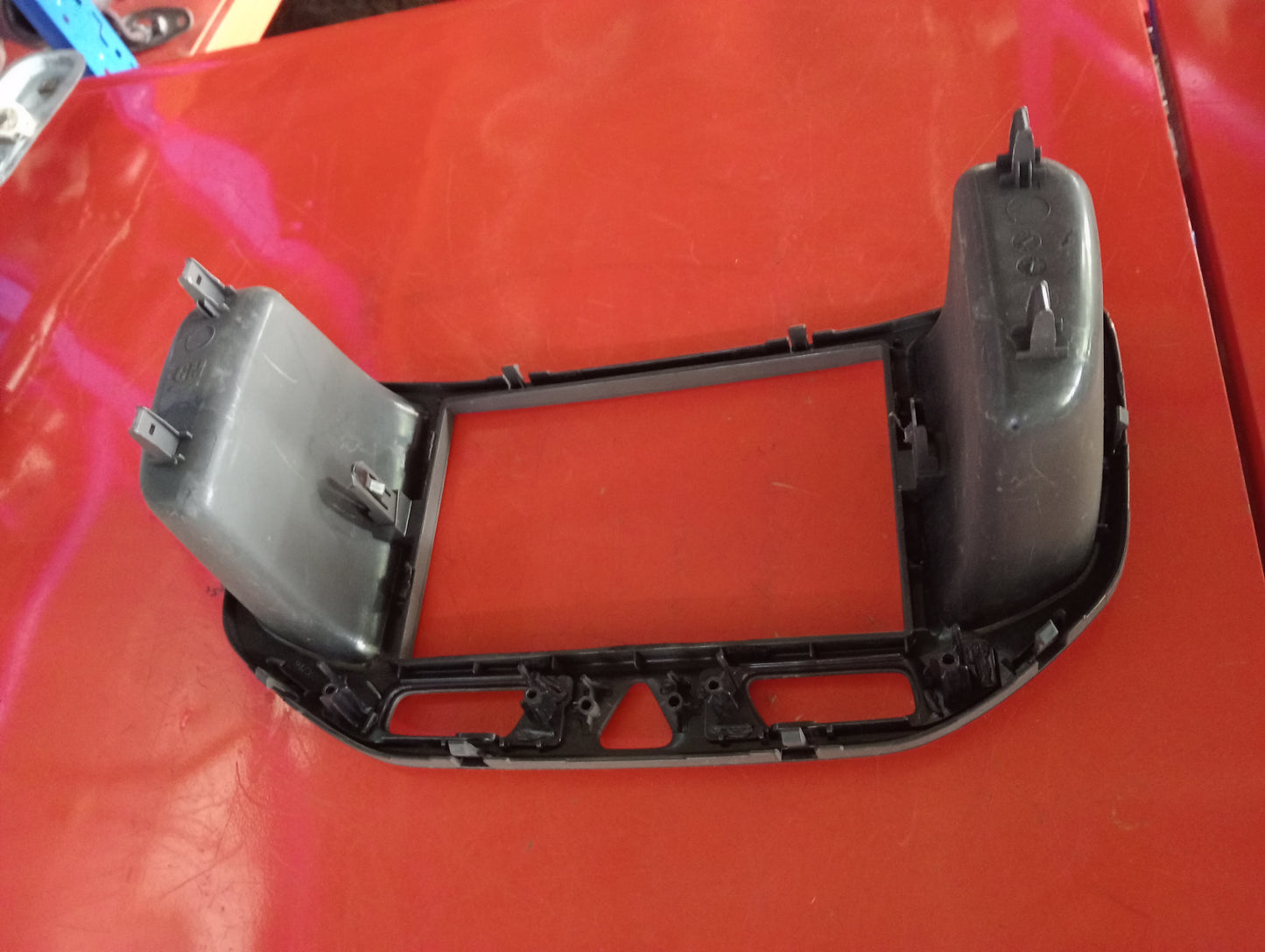 Chevrolet | Spin | Center Frame Cover