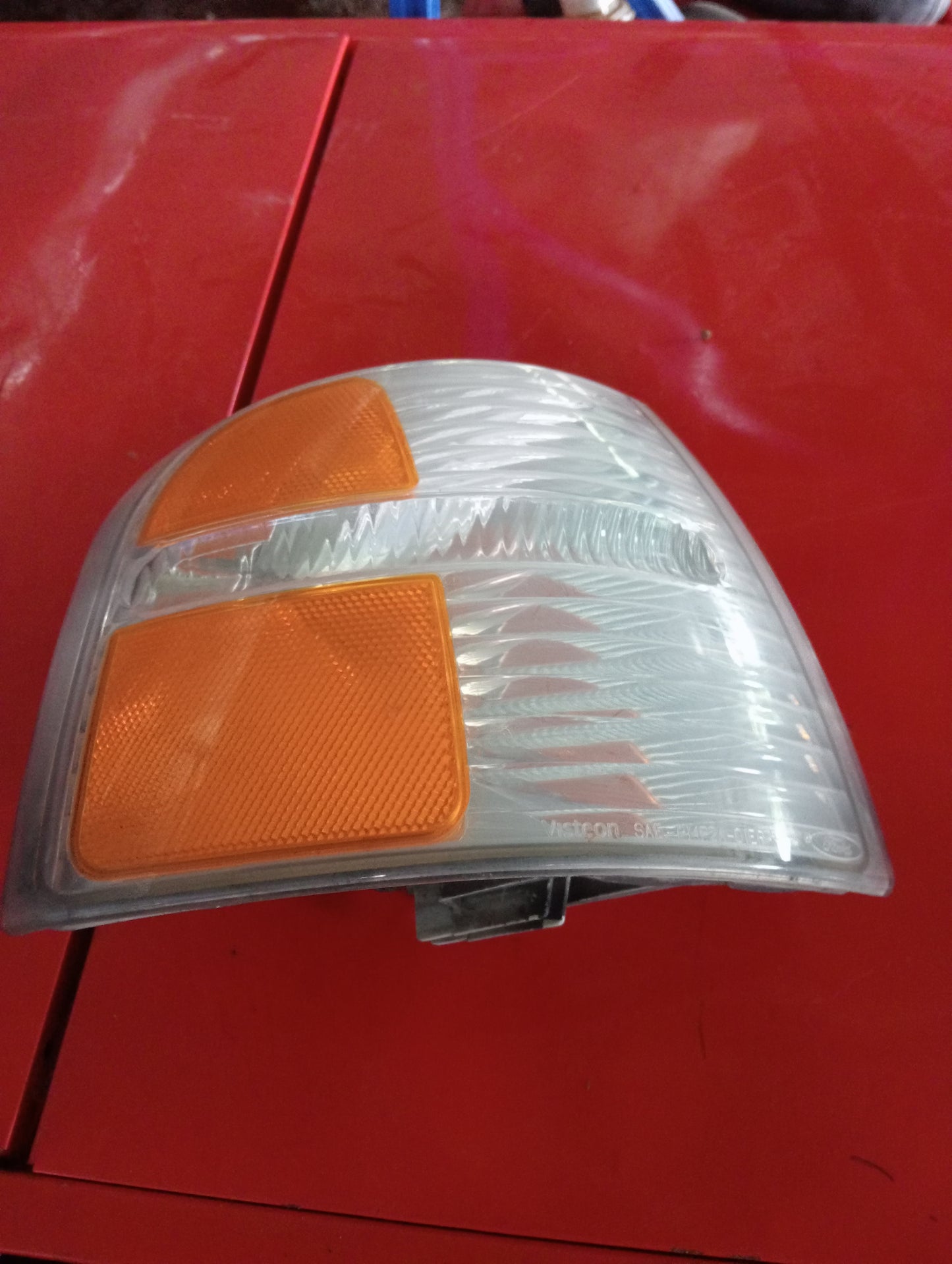Ford Explorer | Eddie Bauer | Maroon | Tail light driver side