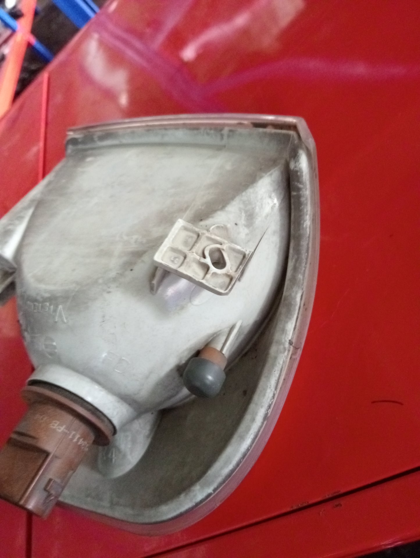 Ford Explorer | Eddie Bauer | Maroon | Tail light driver side