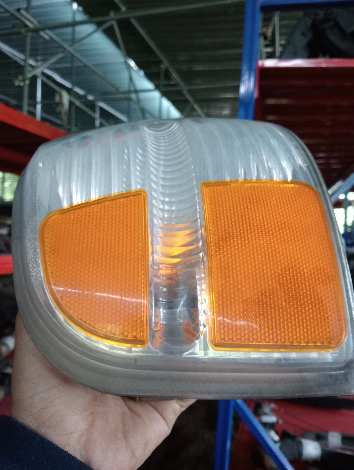 Ford Explorer | Eddie Bauer | Maroon | Tail light driver side