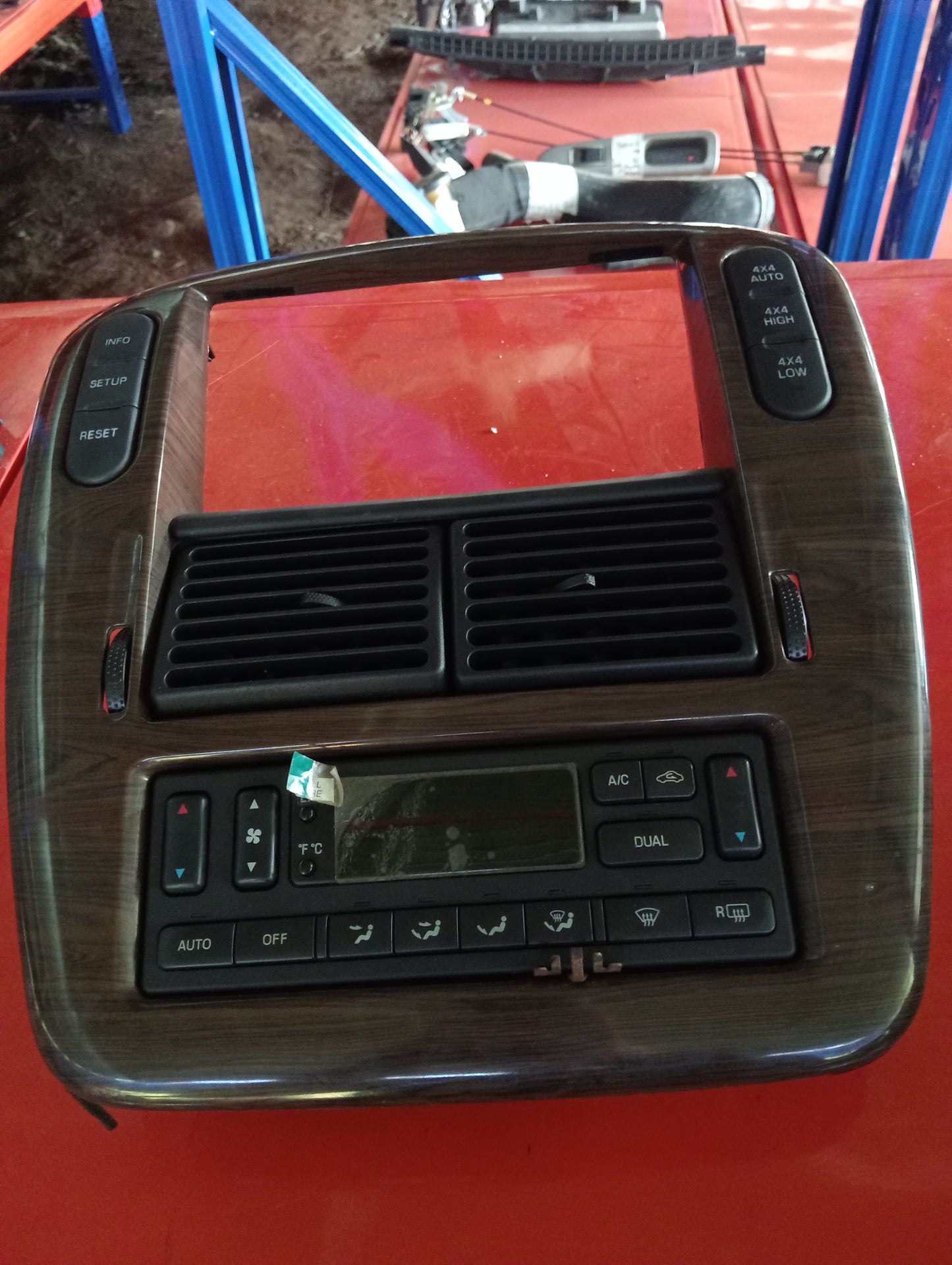 Ford Explorer | Eddie Bauer | Maroon | Climate control center panel